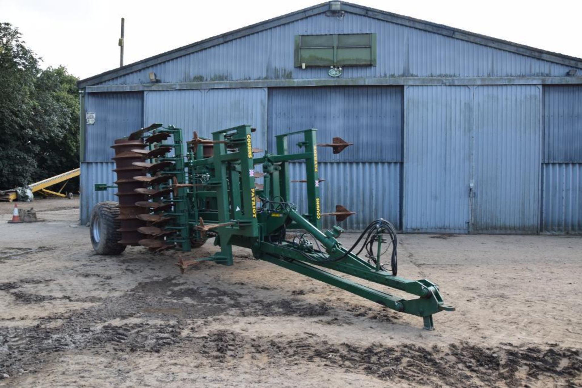 2018 Cousins Patriot 4m trailed hydraulic folding cultivator with subsoiler legs, discs and packer. - Image 4 of 21