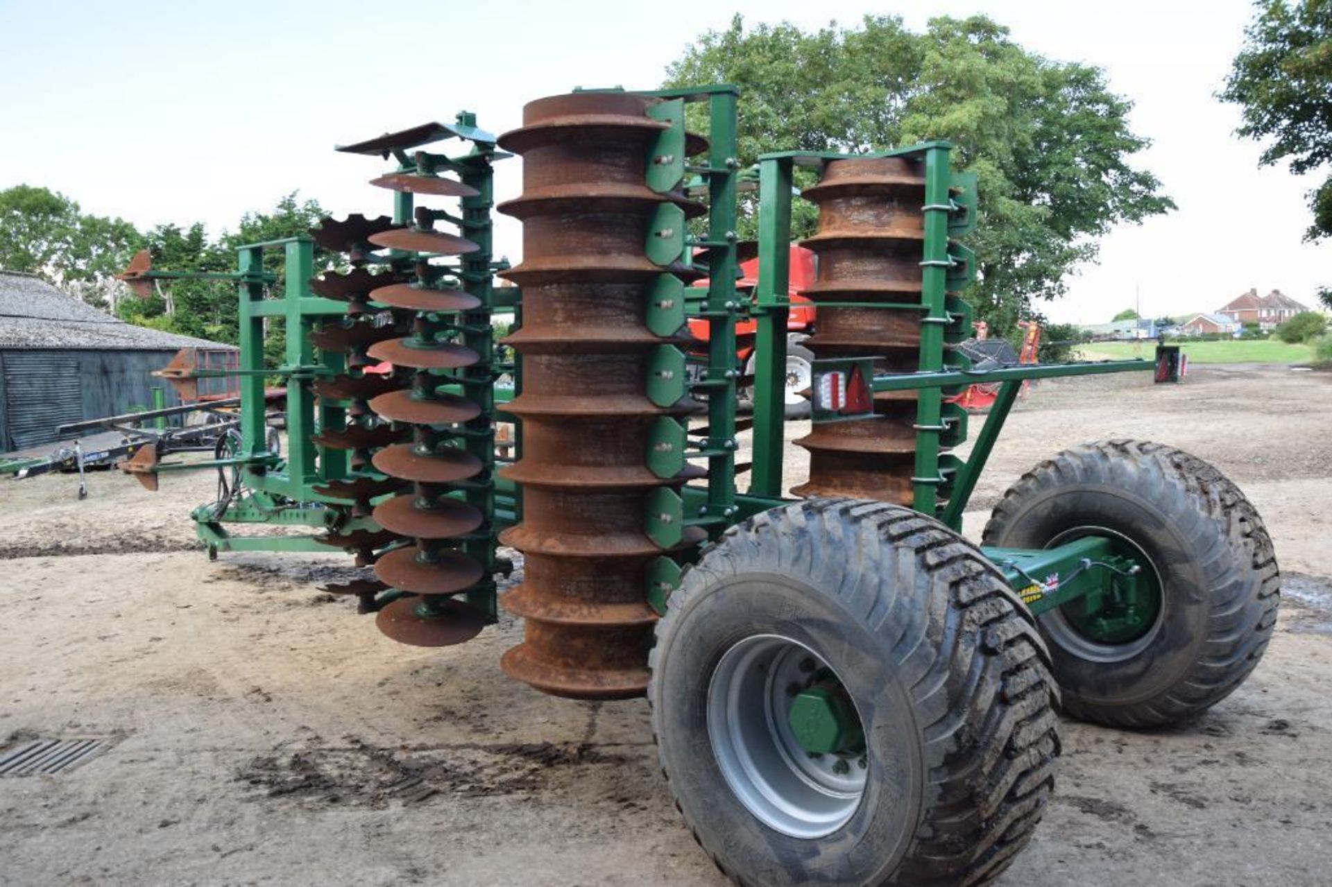 2018 Cousins Patriot 4m trailed hydraulic folding cultivator with subsoiler legs, discs and packer. - Image 8 of 21