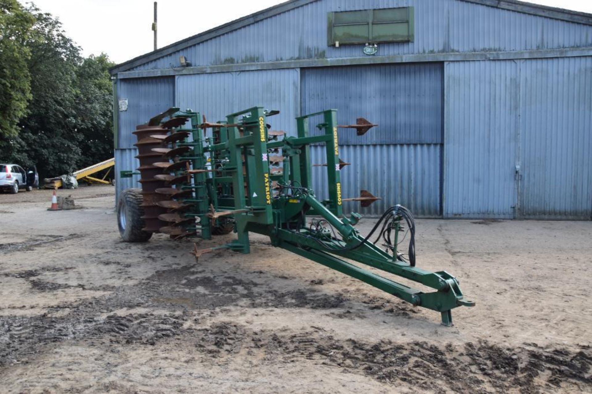 2018 Cousins Patriot 4m trailed hydraulic folding cultivator with subsoiler legs, discs and packer. - Image 5 of 21