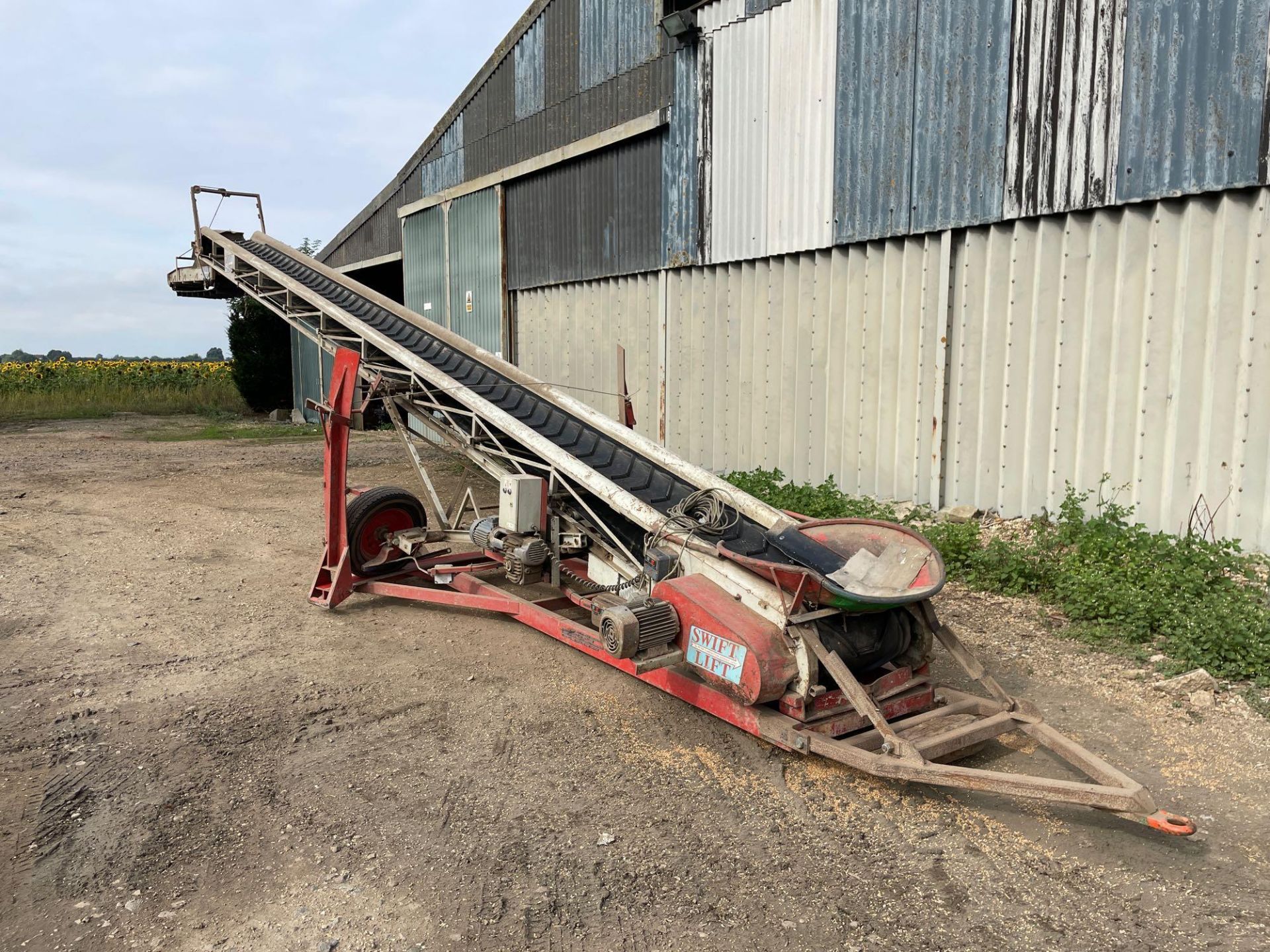 Swift-lift grain elevator 11m with 2m extension, 3ph. (NB: Sold in situ, buyer to remove from Pear T