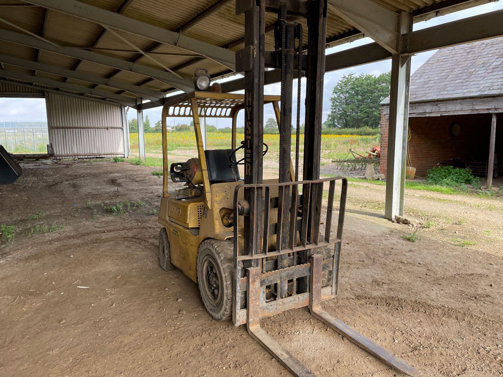 1979 Hyster H50H gas powered industrial forklift. Hours: 7084. Serial No: D3A 9500Z. (NB: Sold in Si