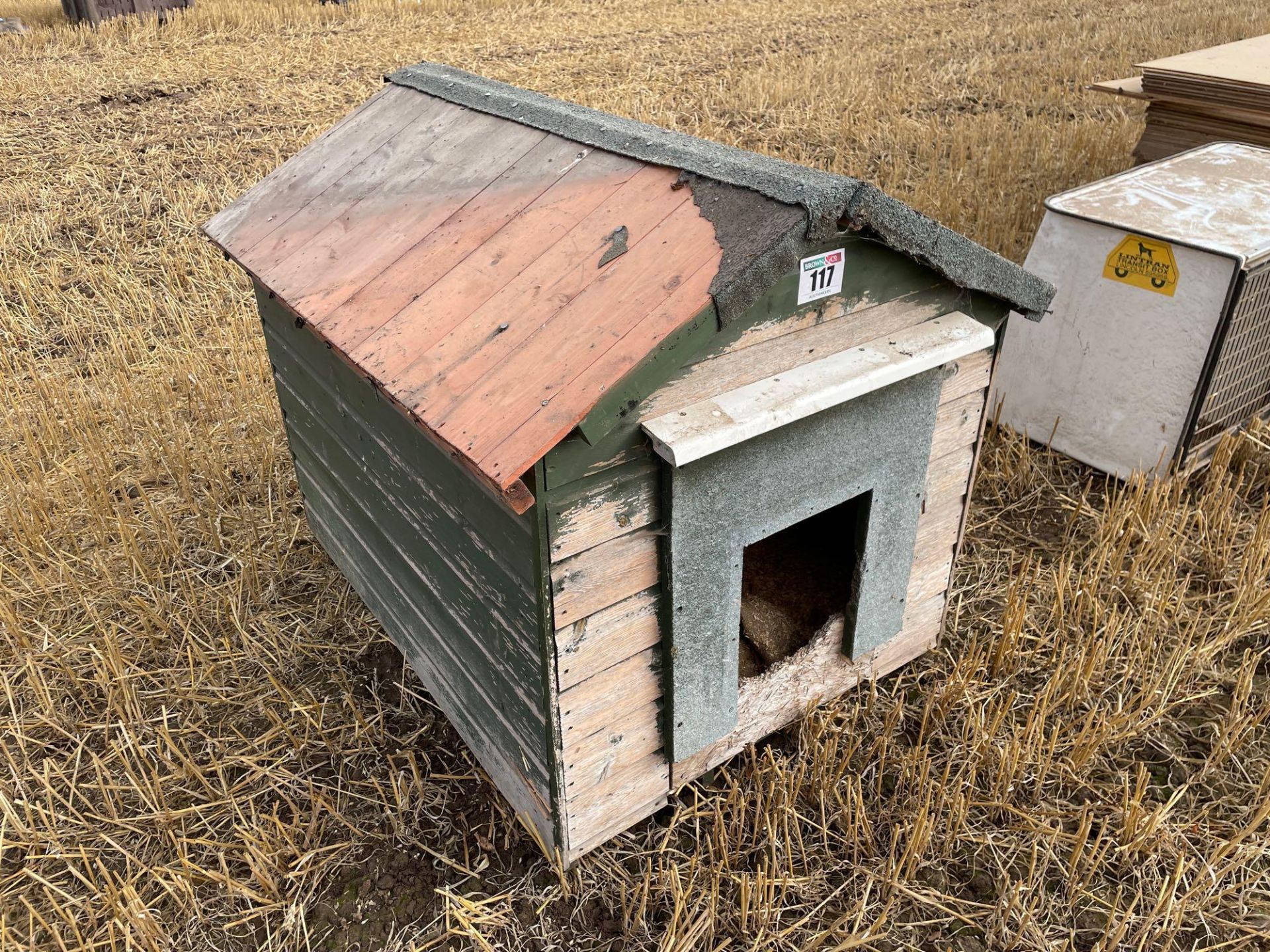 Dog kennel - Image 2 of 2