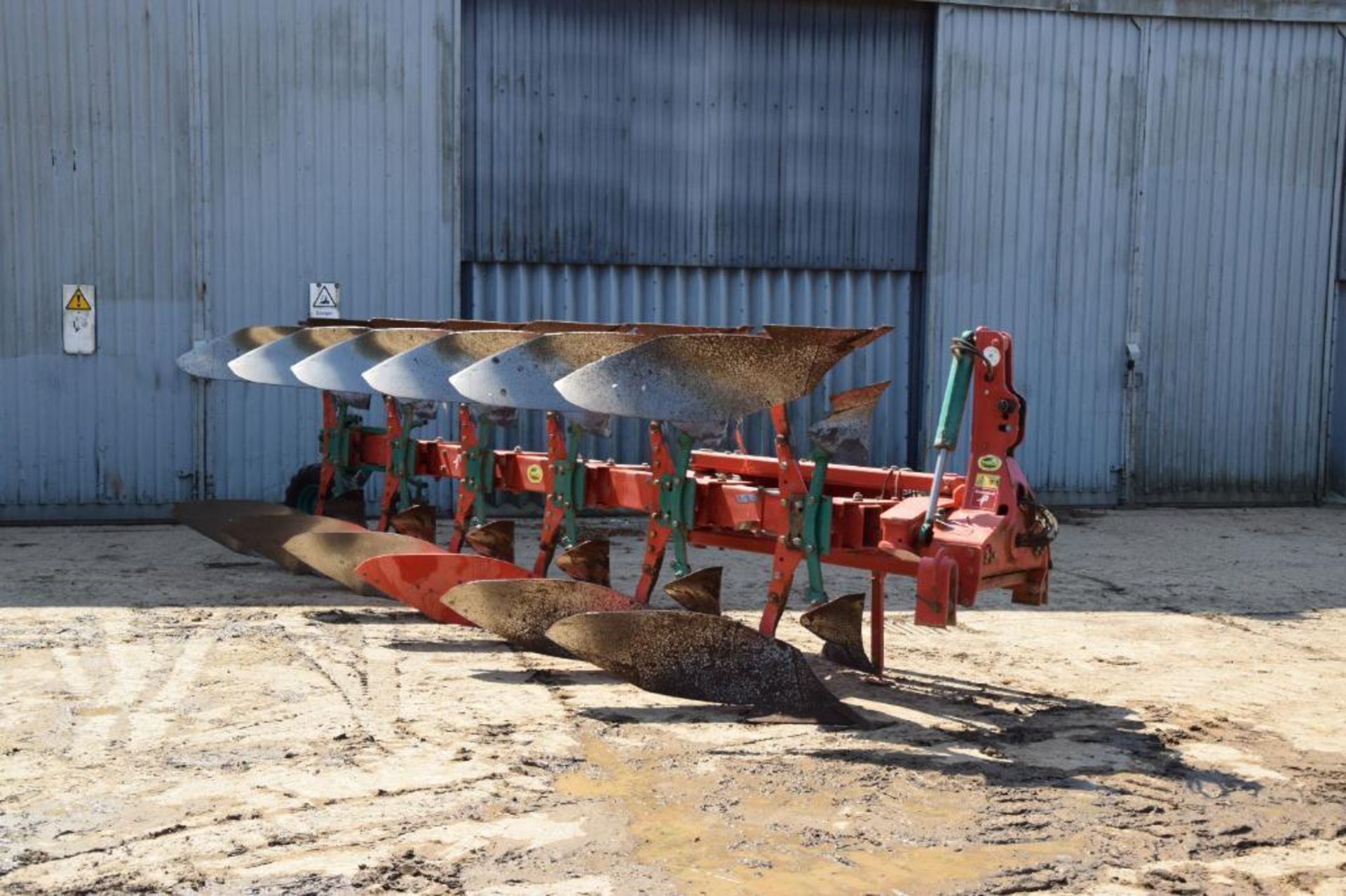 2015 Kverneland LO100 Vario-mat 6f (5+1) reversible on land/in furrow plough with hydraulic vari-wid - Image 10 of 10