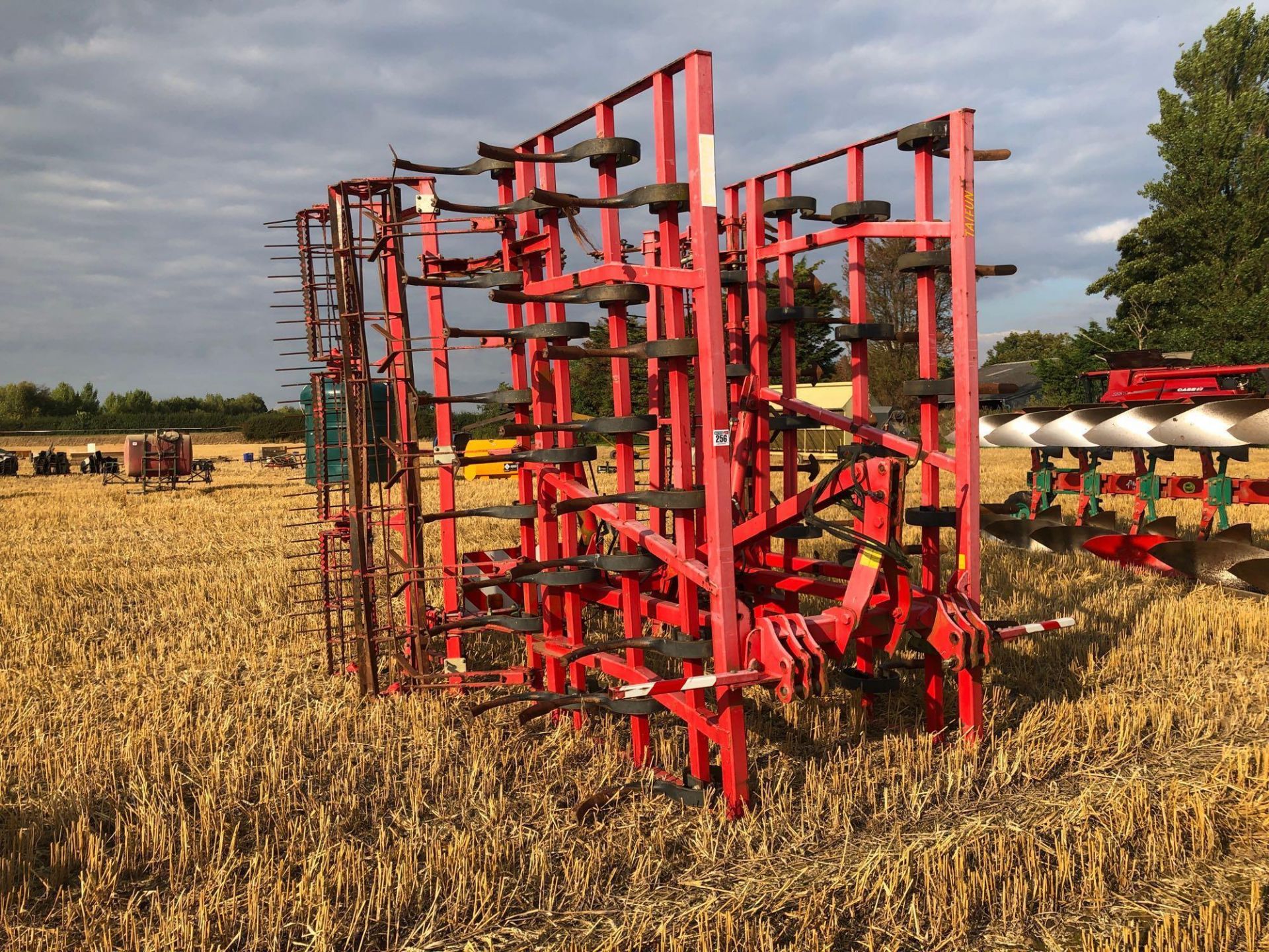 2009 Einbock Taifun 600FZ 6m hydraulic folding springtine cultivator with rear crumblers and levelli - Image 2 of 6