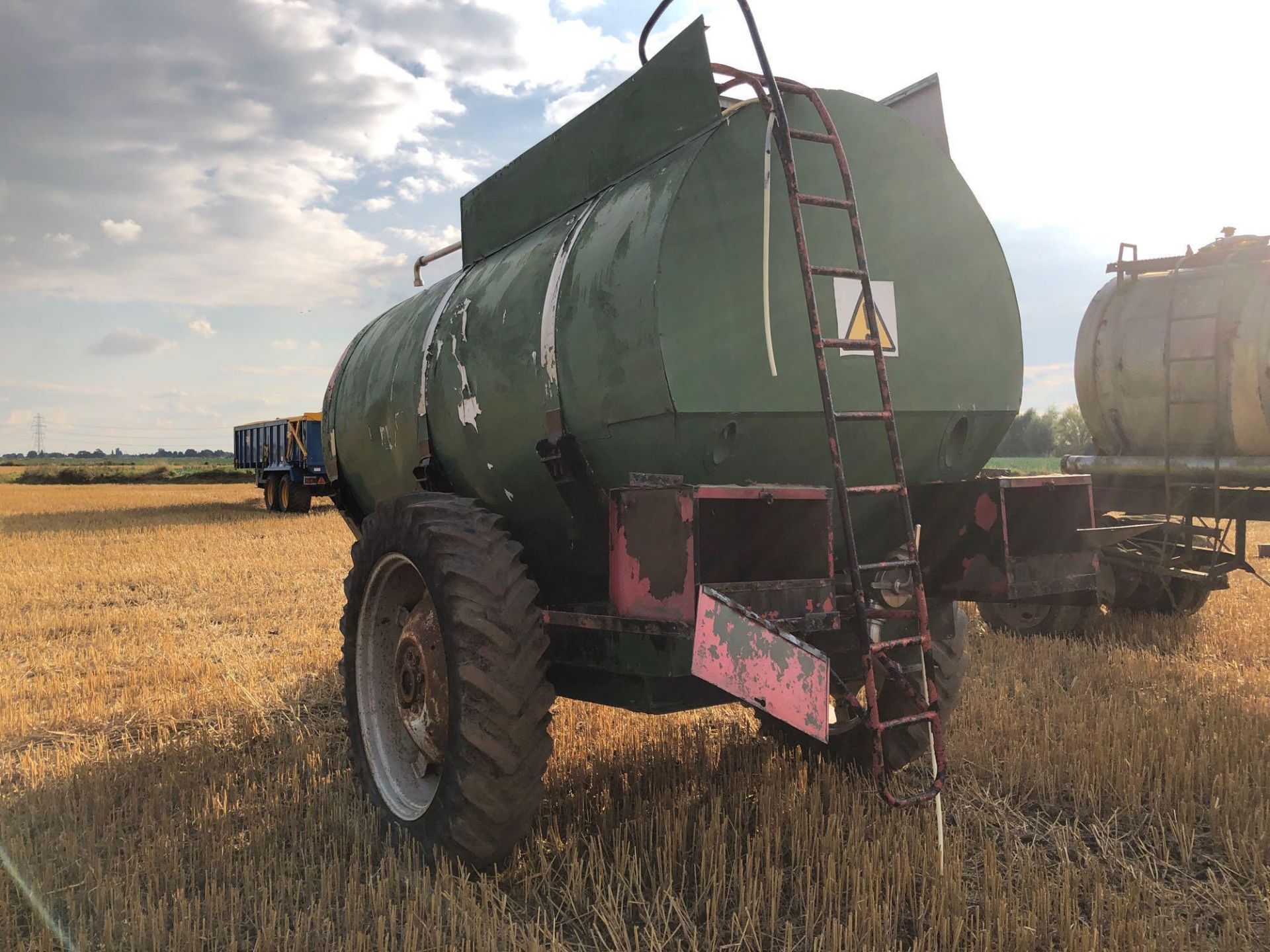 Stainless steel water tank single axle on 13.6R38 wheels and tyres - Image 4 of 5