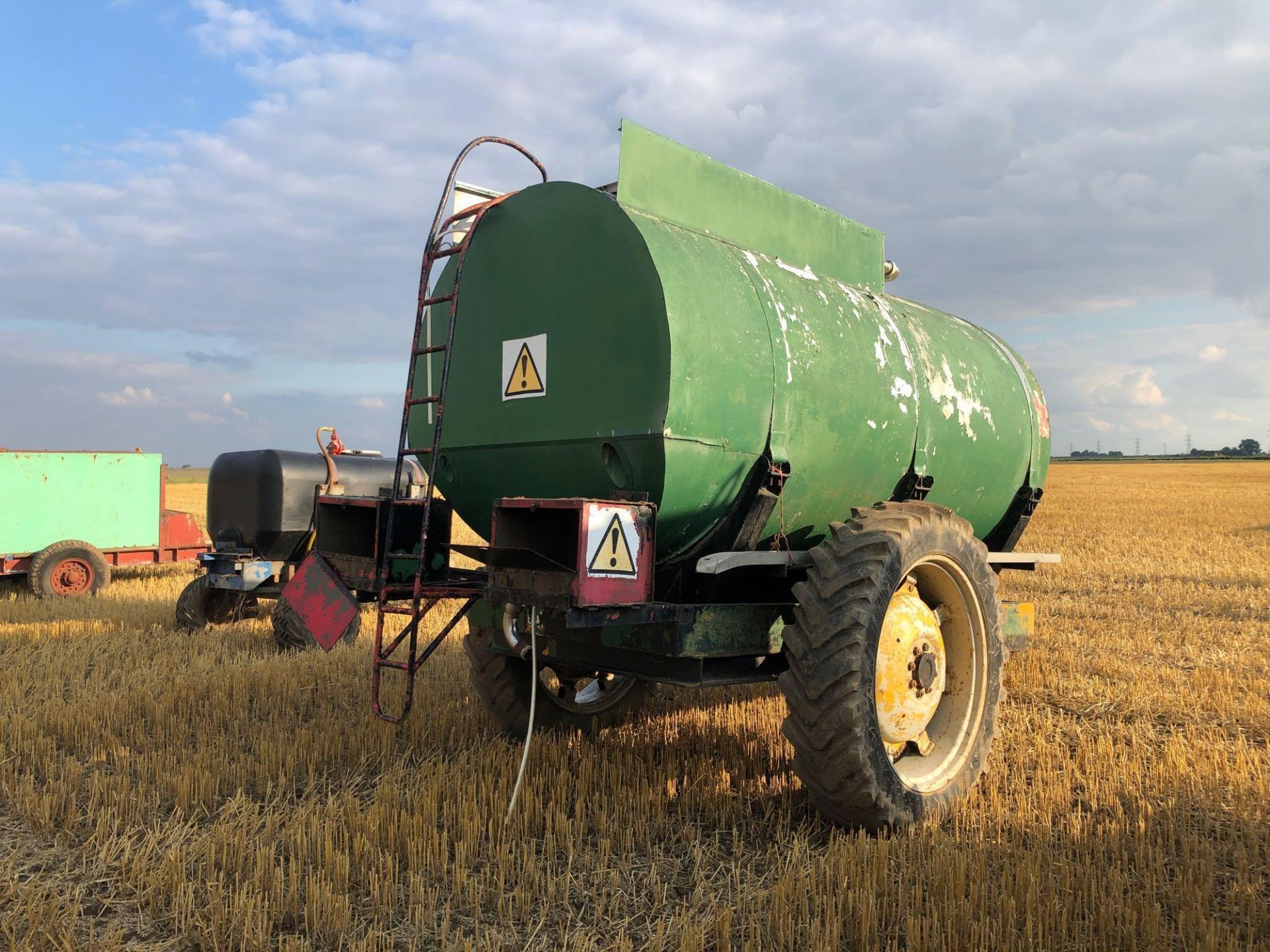 Stainless steel water tank single axle on 13.6R38 wheels and tyres - Image 3 of 5