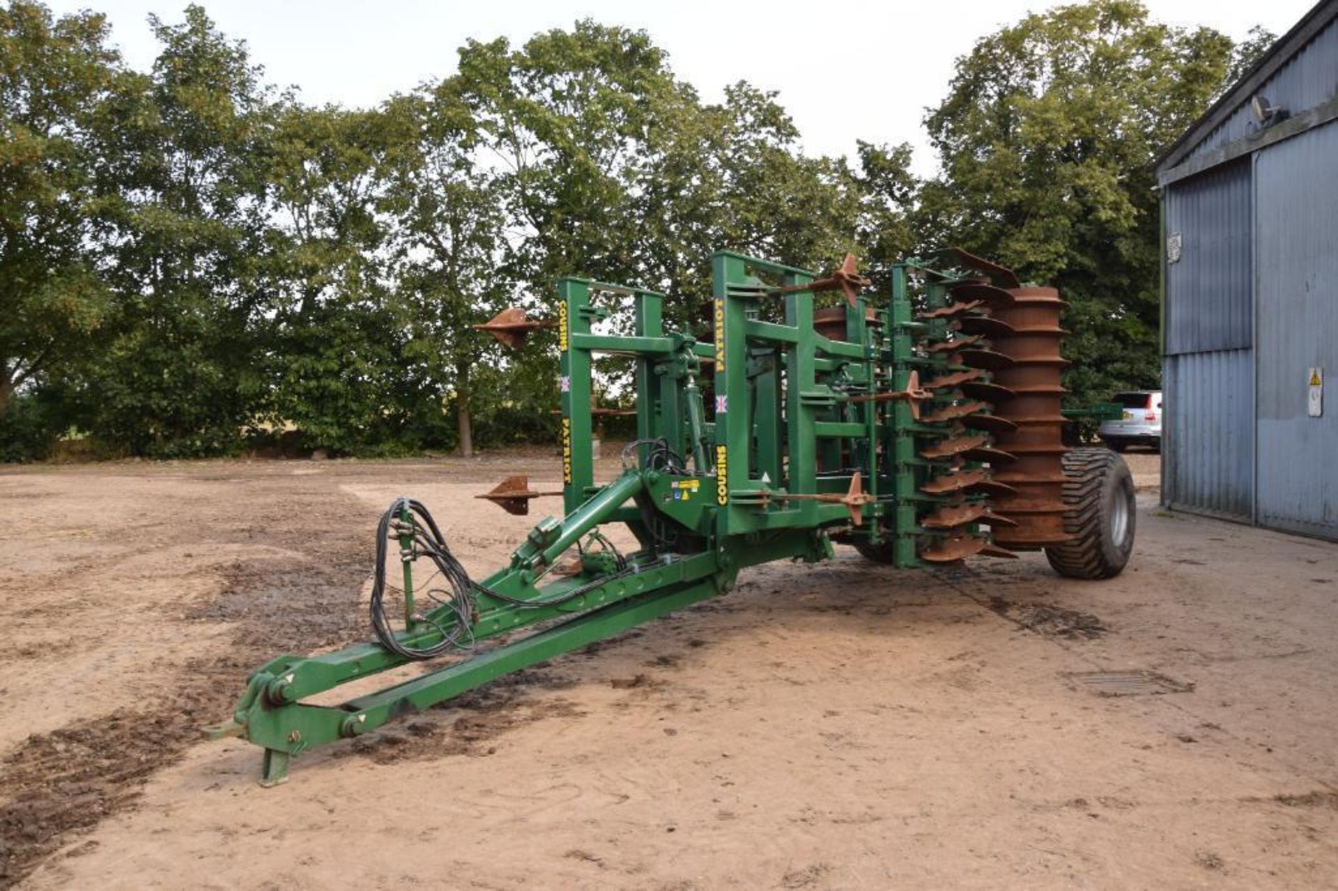 2018 Cousins Patriot 4m trailed hydraulic folding cultivator with subsoiler legs, discs and packer. - Image 13 of 21