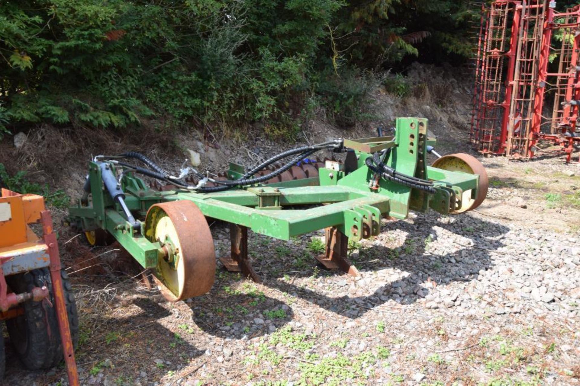 Cousins V-Form 5 leg soil loosener with hydraulic depth wheels and hydraulic adjustable rear packer. - Image 5 of 8