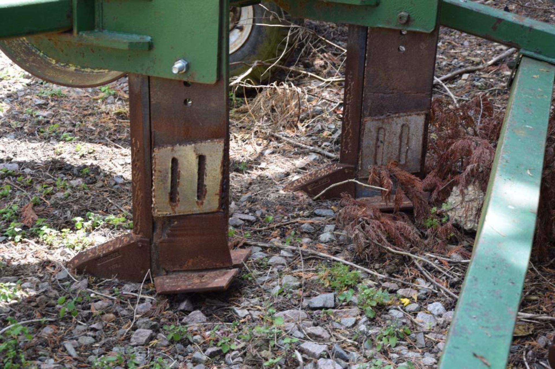 Cousins V-Form 5 leg soil loosener with hydraulic depth wheels and hydraulic adjustable rear packer. - Image 8 of 8