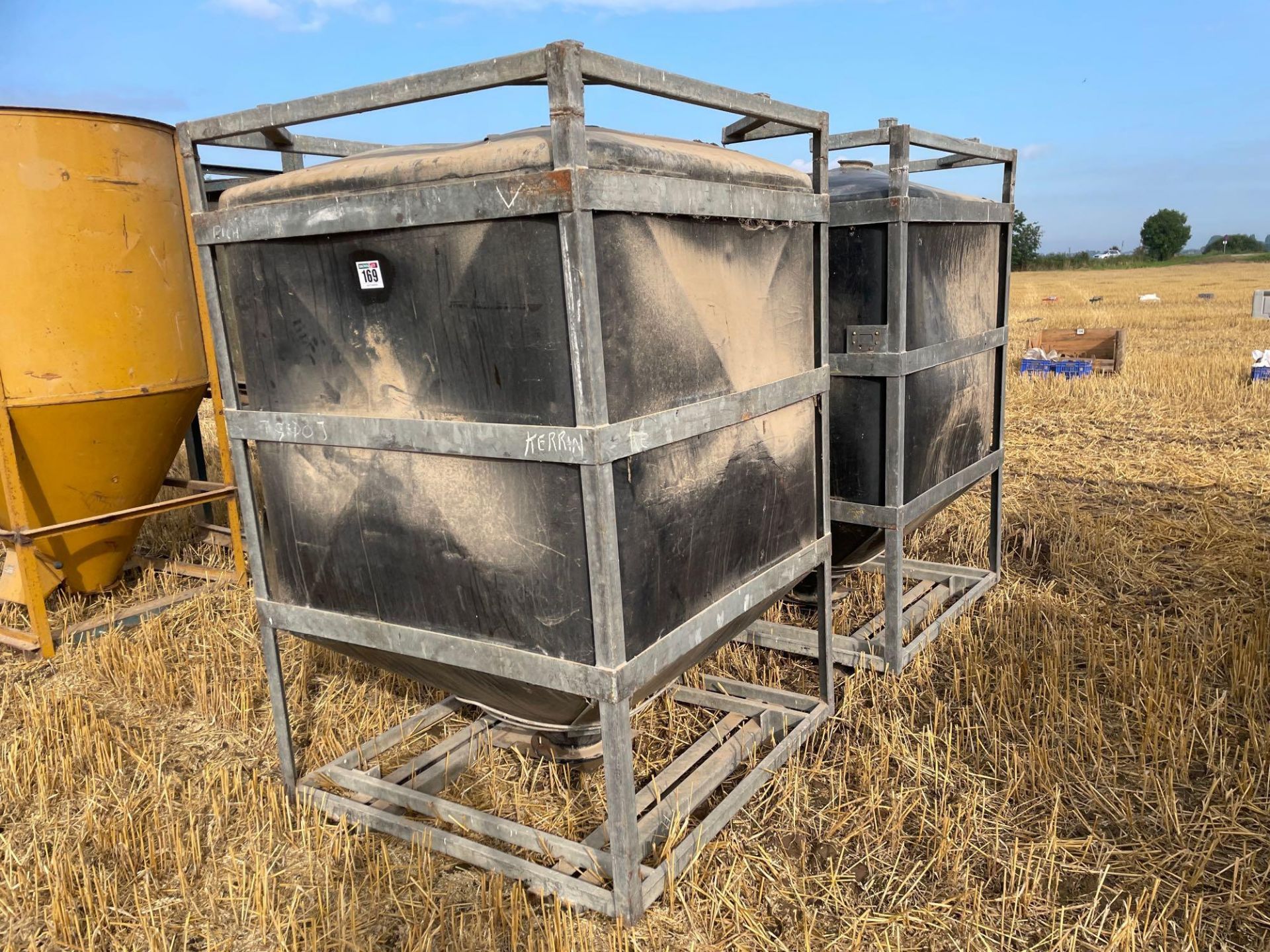 Pair plastic grain tanks - Image 2 of 2