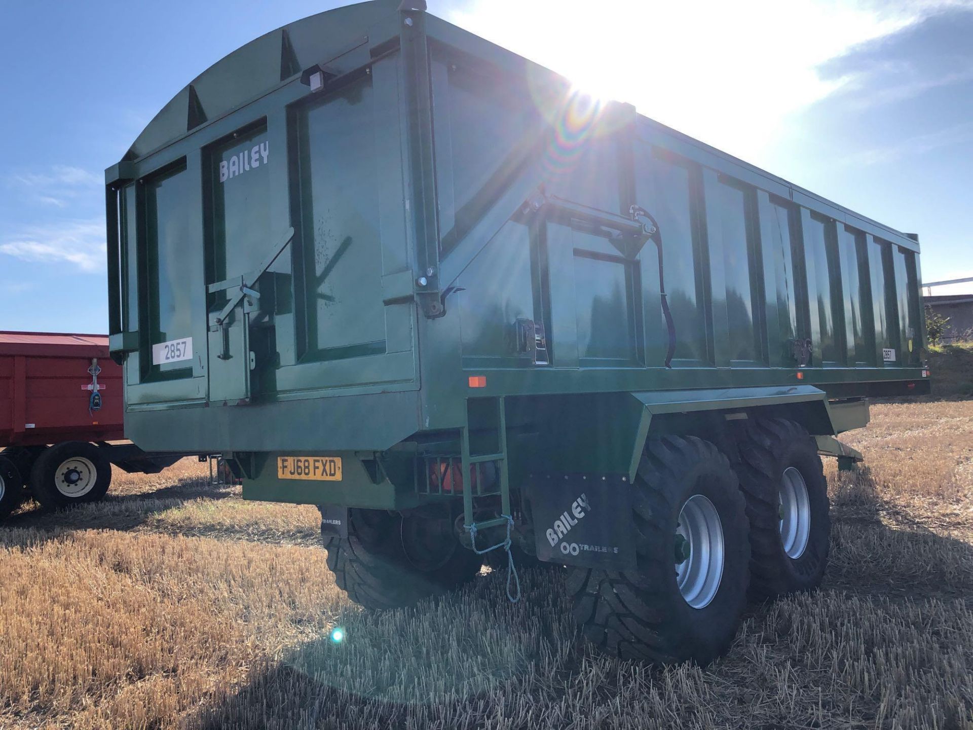 2009 Bailey 18t twin axle grain trailer with sprung drawbar, hydraulic tailgate and grain chute with - Image 7 of 13