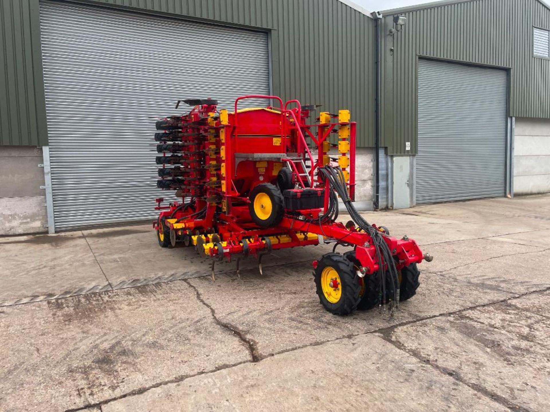 2011 Vaderstad Rapid RDA600S disc drill with wheel track eradicator tines, rear tyre packer and tram - Image 2 of 18