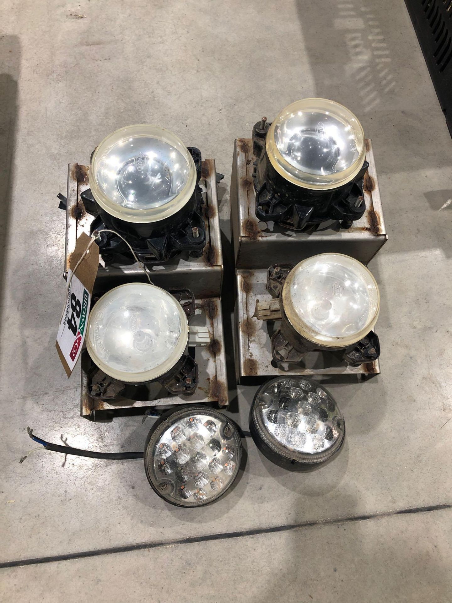 2No. Househam Merlin light units plus side lights