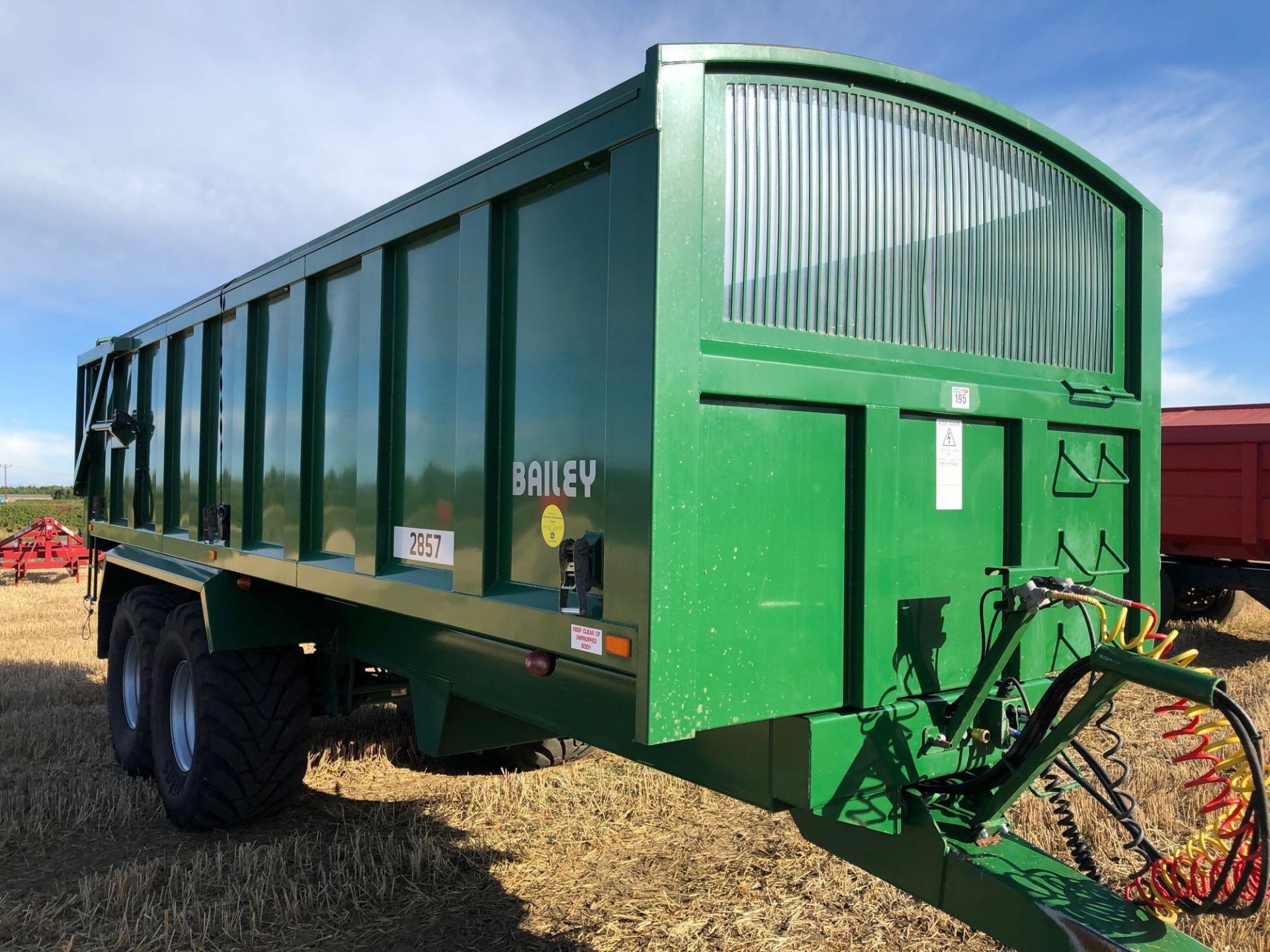 2009 Bailey 18t twin axle grain trailer with sprung drawbar, hydraulic tailgate and grain chute with - Image 5 of 13