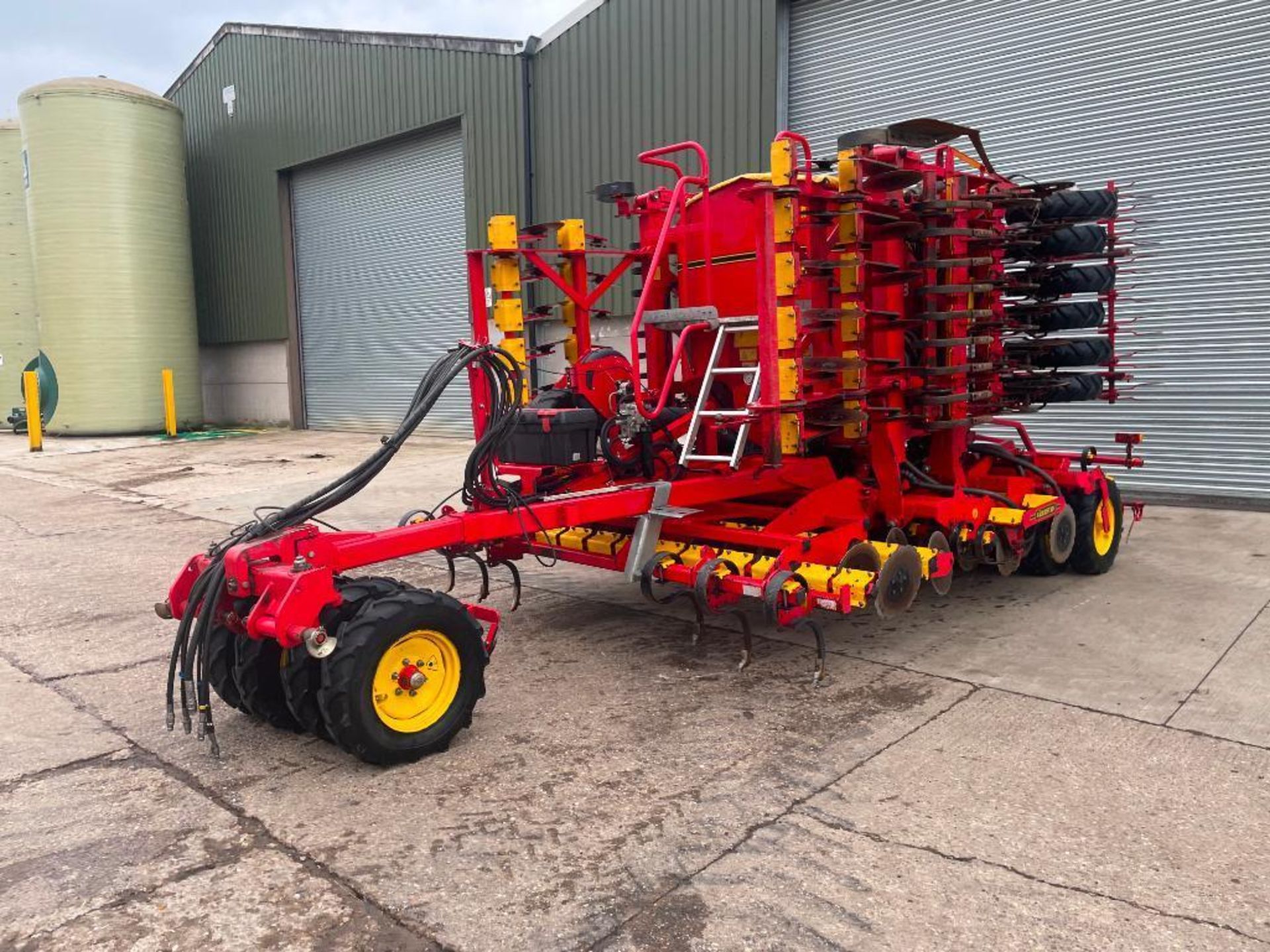 2011 Vaderstad Rapid RDA600S disc drill with wheel track eradicator tines, rear tyre packer and tram - Image 5 of 18