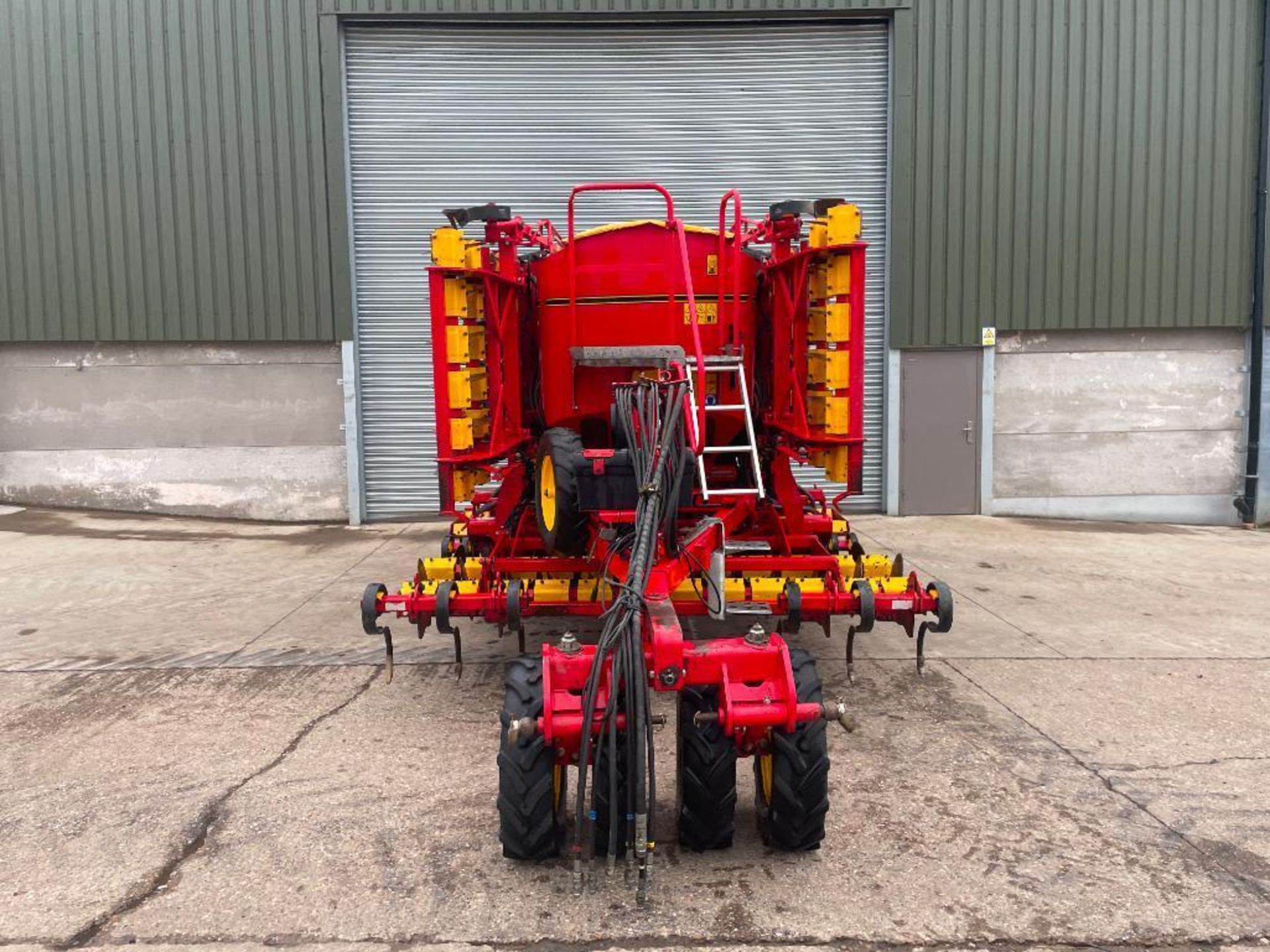 2011 Vaderstad Rapid RDA600S disc drill with wheel track eradicator tines, rear tyre packer and tram - Image 3 of 18