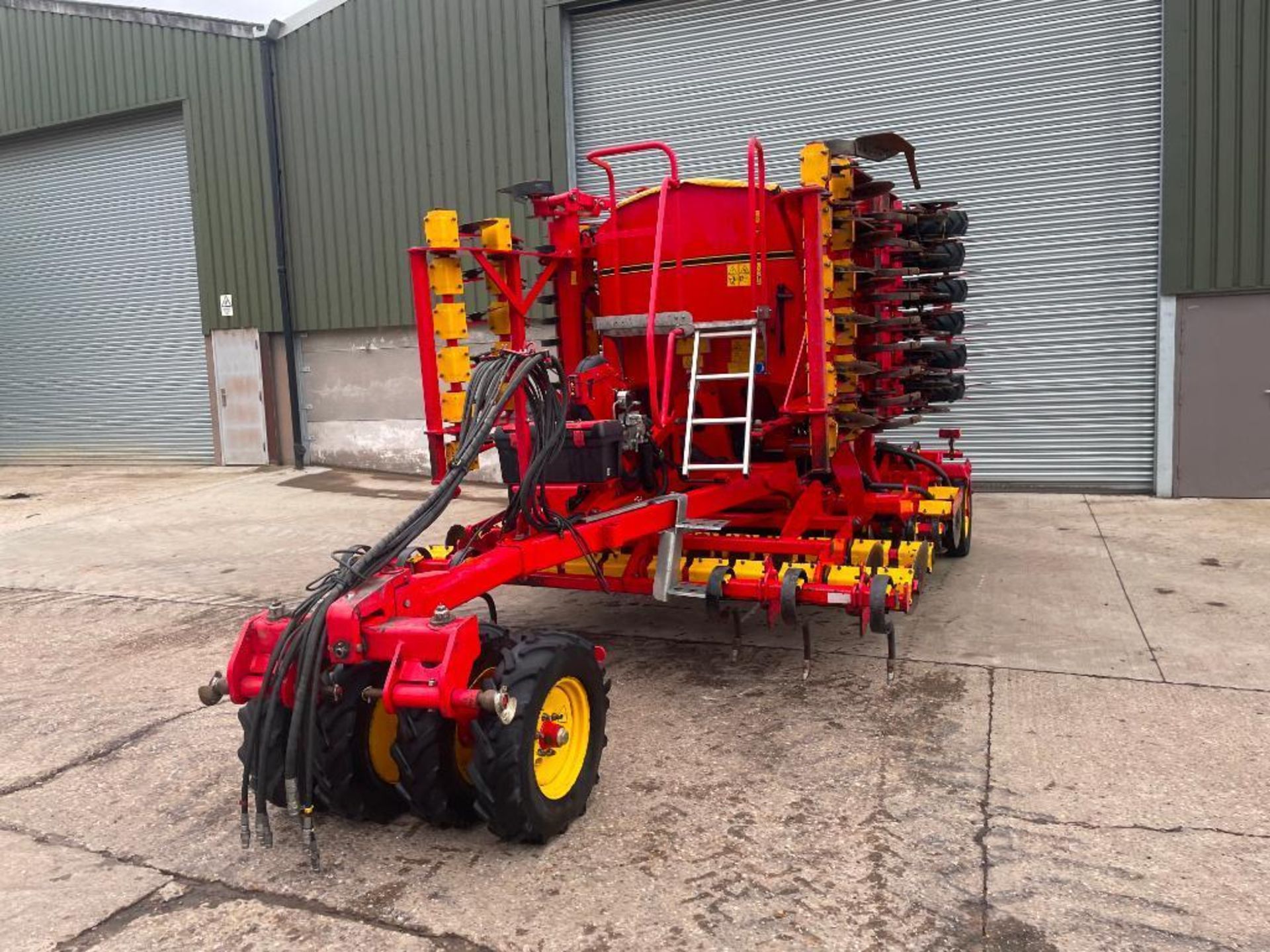 2011 Vaderstad Rapid RDA600S disc drill with wheel track eradicator tines, rear tyre packer and tram - Image 4 of 18