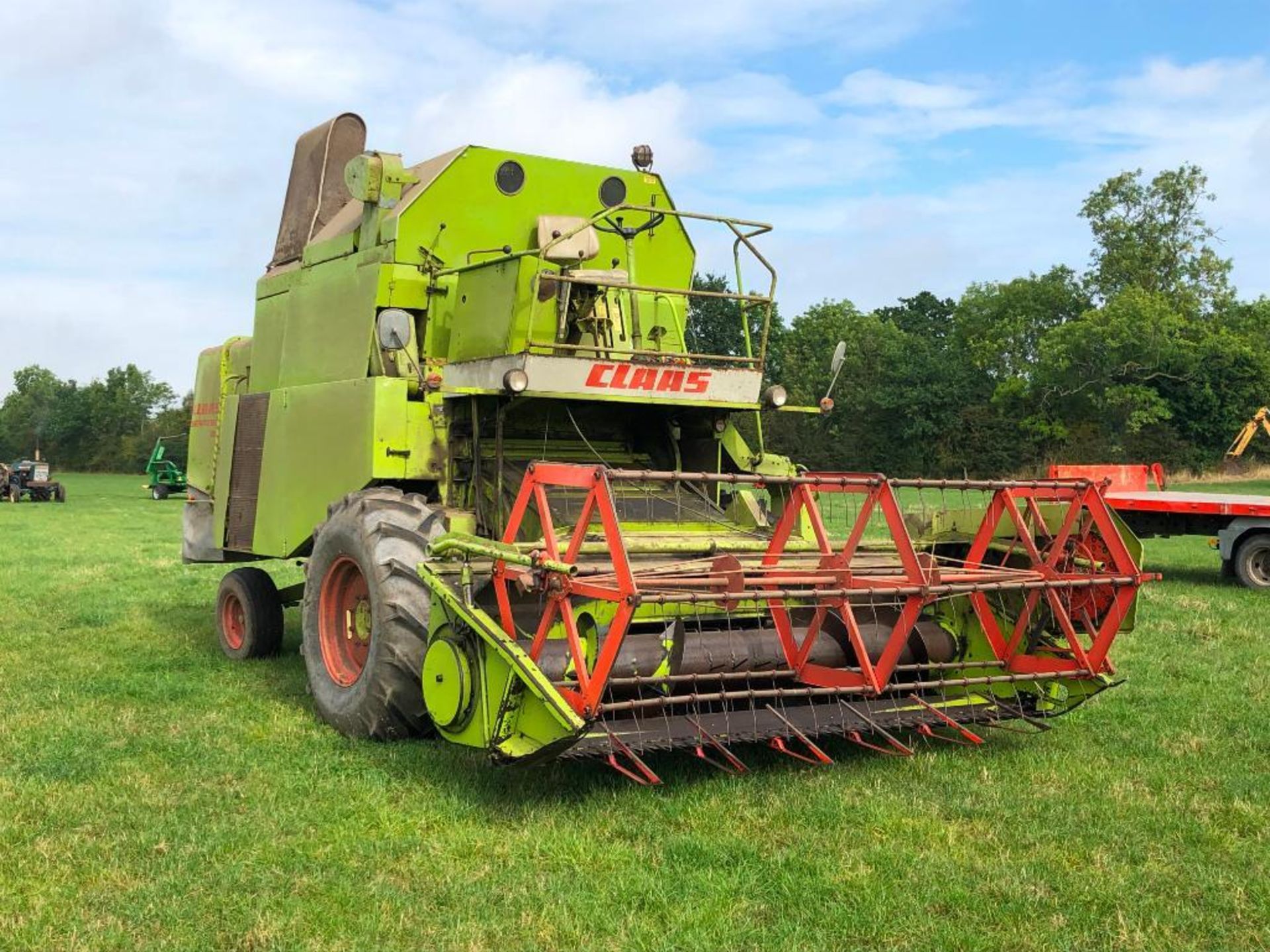 Claas Senator 70 combine harvester with 10ft header on 18.4/15-26 front wheels and tyres. No V5. Hou - Image 10 of 13