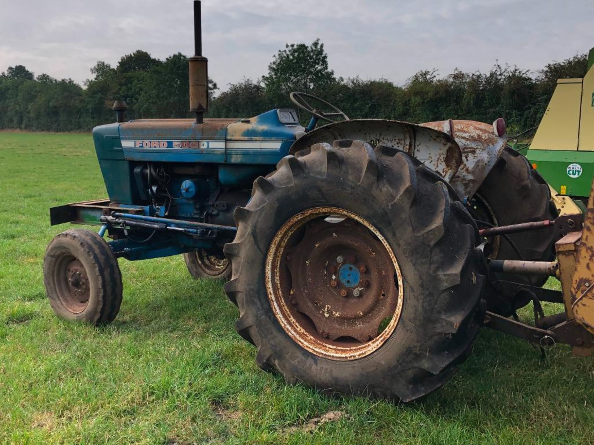 Ford 5000 2wd diesel tractor on 16.9R30 wheels and tyres. No V5. Reg No: GMA 383G. Hours: 4,026 - Image 10 of 15