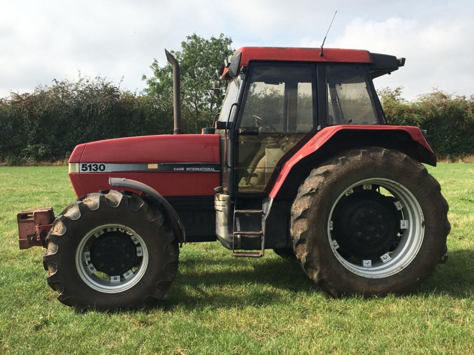 1995 Case International 5130 Maxxum Plus 4wd tractor with 2 manual spools and front wafer weights on - Image 7 of 16