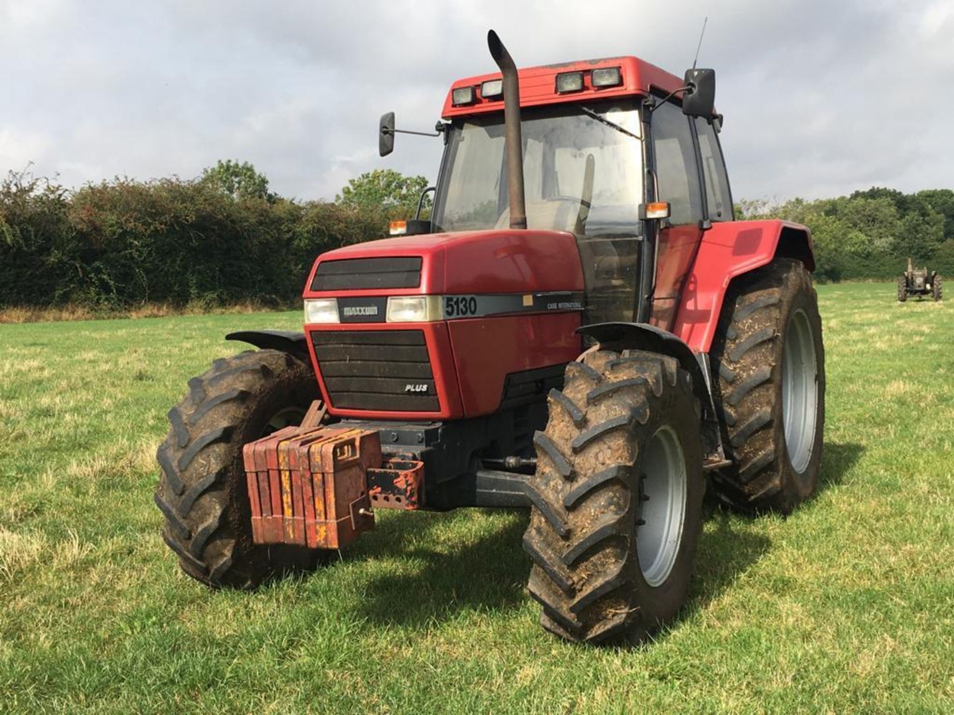 1995 Case International 5130 Maxxum Plus 4wd tractor with 2 manual spools and front wafer weights on - Image 9 of 16