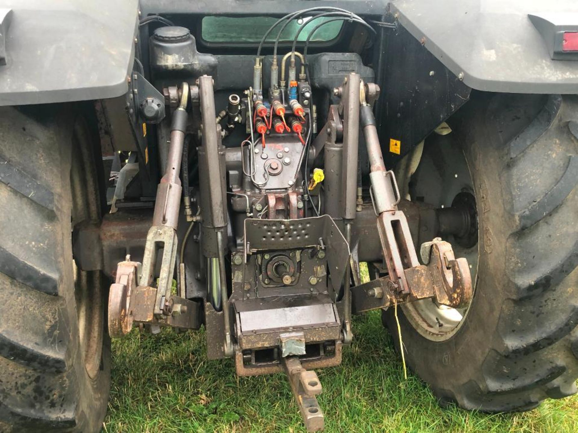 1996 Massey Ferguson 6180 Dynashift 4wd tractor with 3 manual spools and front wafer weights on 13.6 - Image 13 of 20