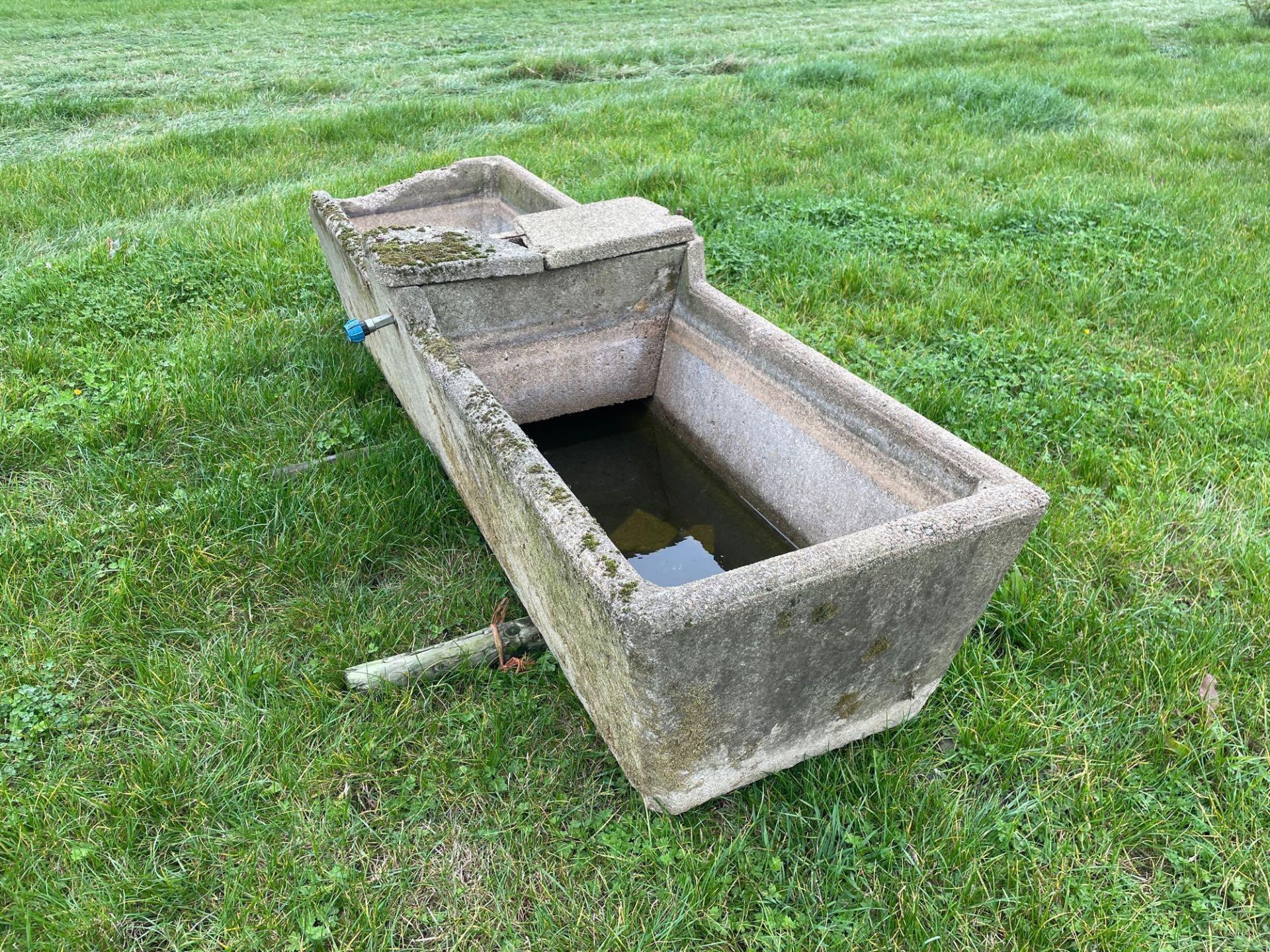 Concrete water trough - Image 2 of 2