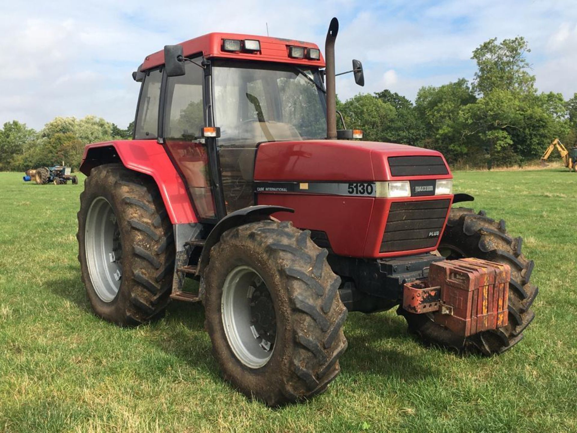 1995 Case International 5130 Maxxum Plus 4wd tractor with 2 manual spools and front wafer weights on - Image 8 of 16