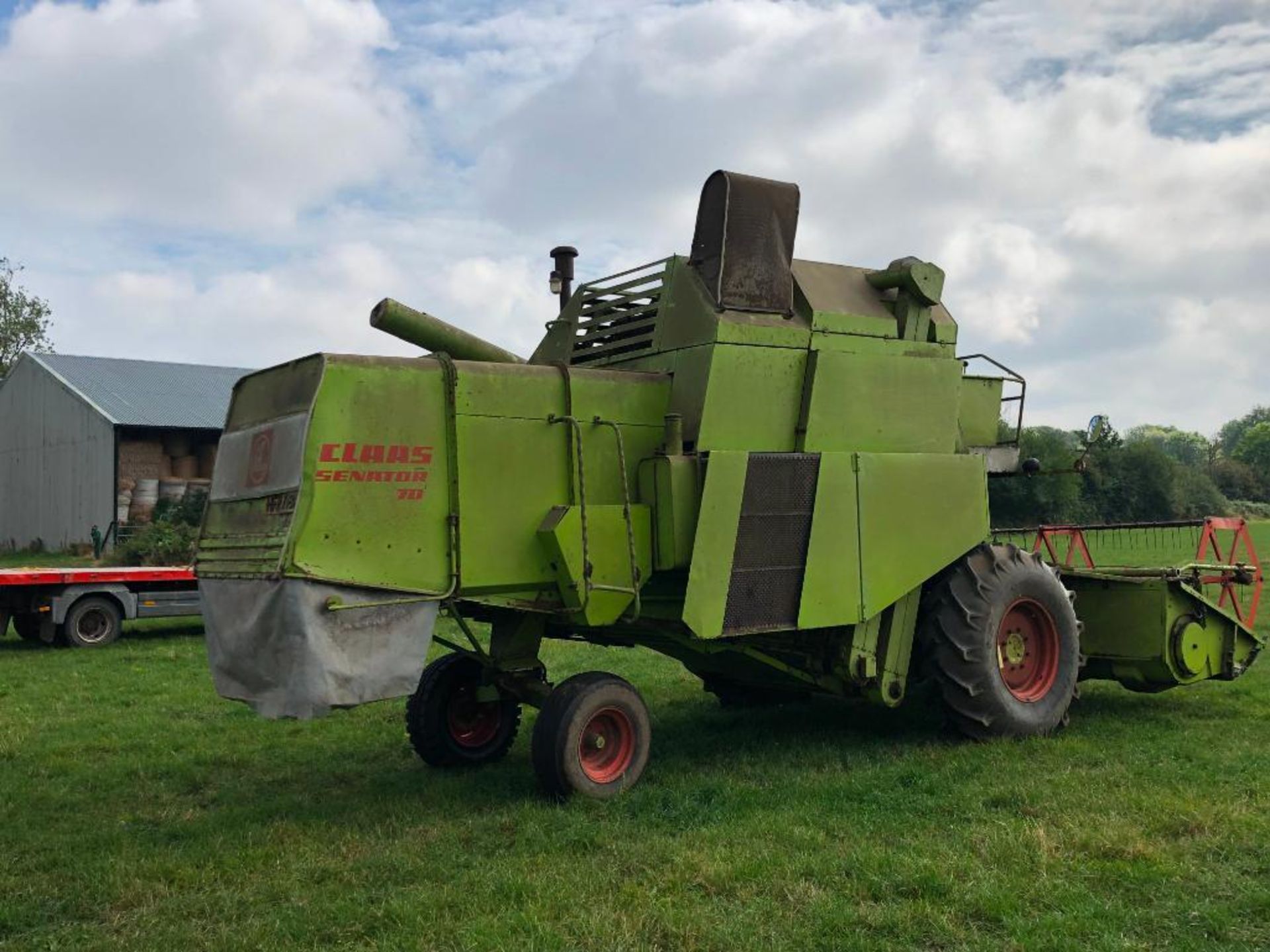 Claas Senator 70 combine harvester with 10ft header on 18.4/15-26 front wheels and tyres. No V5. Hou - Image 4 of 13