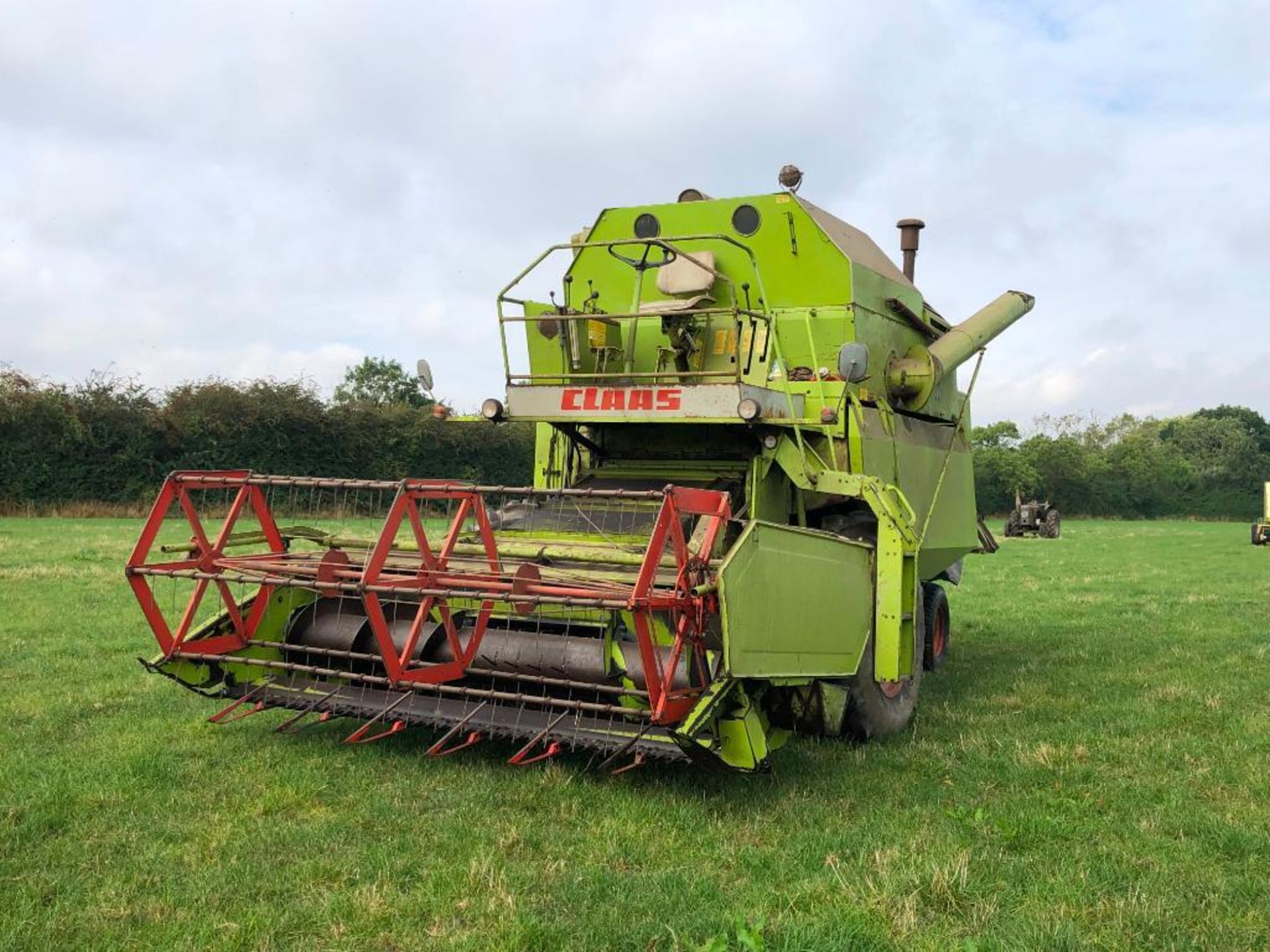 Claas Senator 70 combine harvester with 10ft header on 18.4/15-26 front wheels and tyres. No V5. Hou - Image 8 of 13