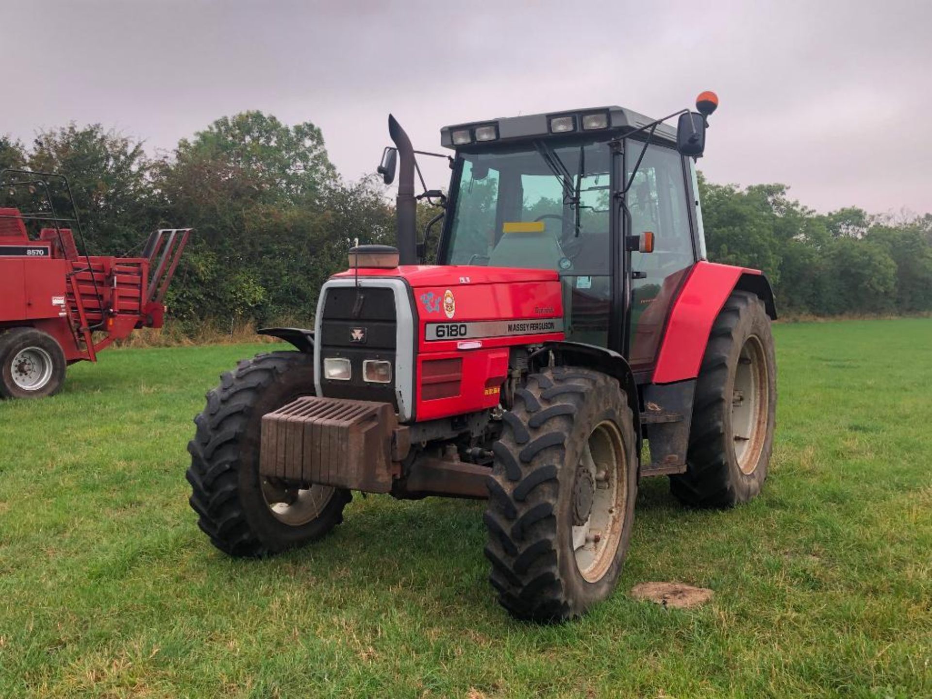 1996 Massey Ferguson 6180 Dynashift 4wd tractor with 3 manual spools and front wafer weights on 13.6 - Image 3 of 20