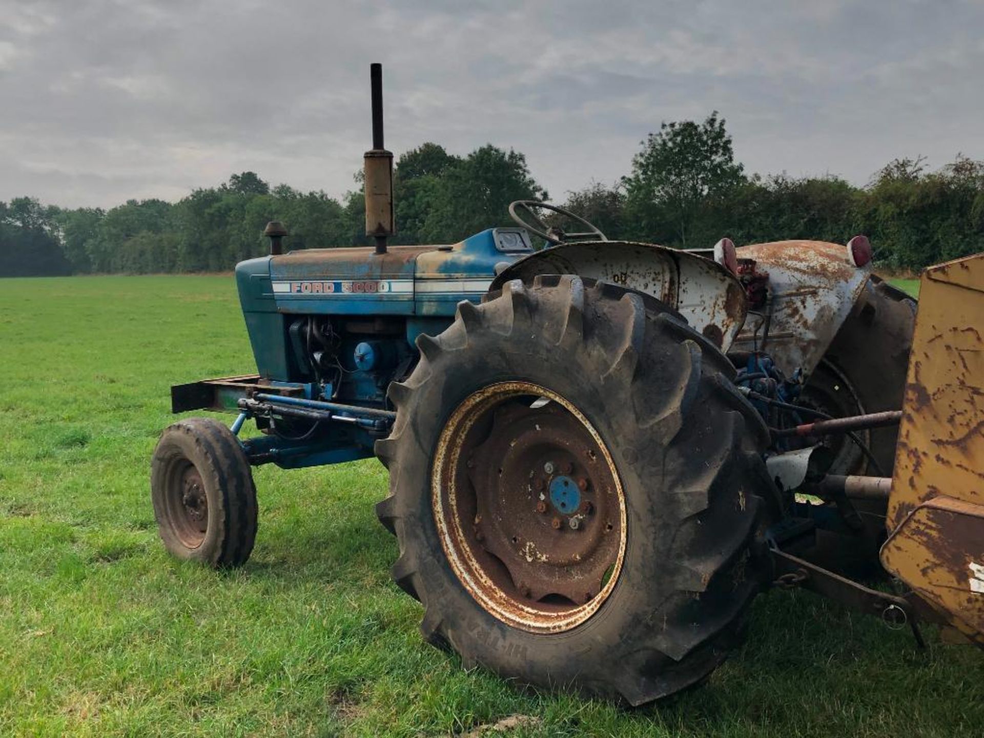 Ford 5000 2wd diesel tractor on 16.9R30 wheels and tyres. No V5. Reg No: GMA 383G. Hours: 4,026 - Image 11 of 15