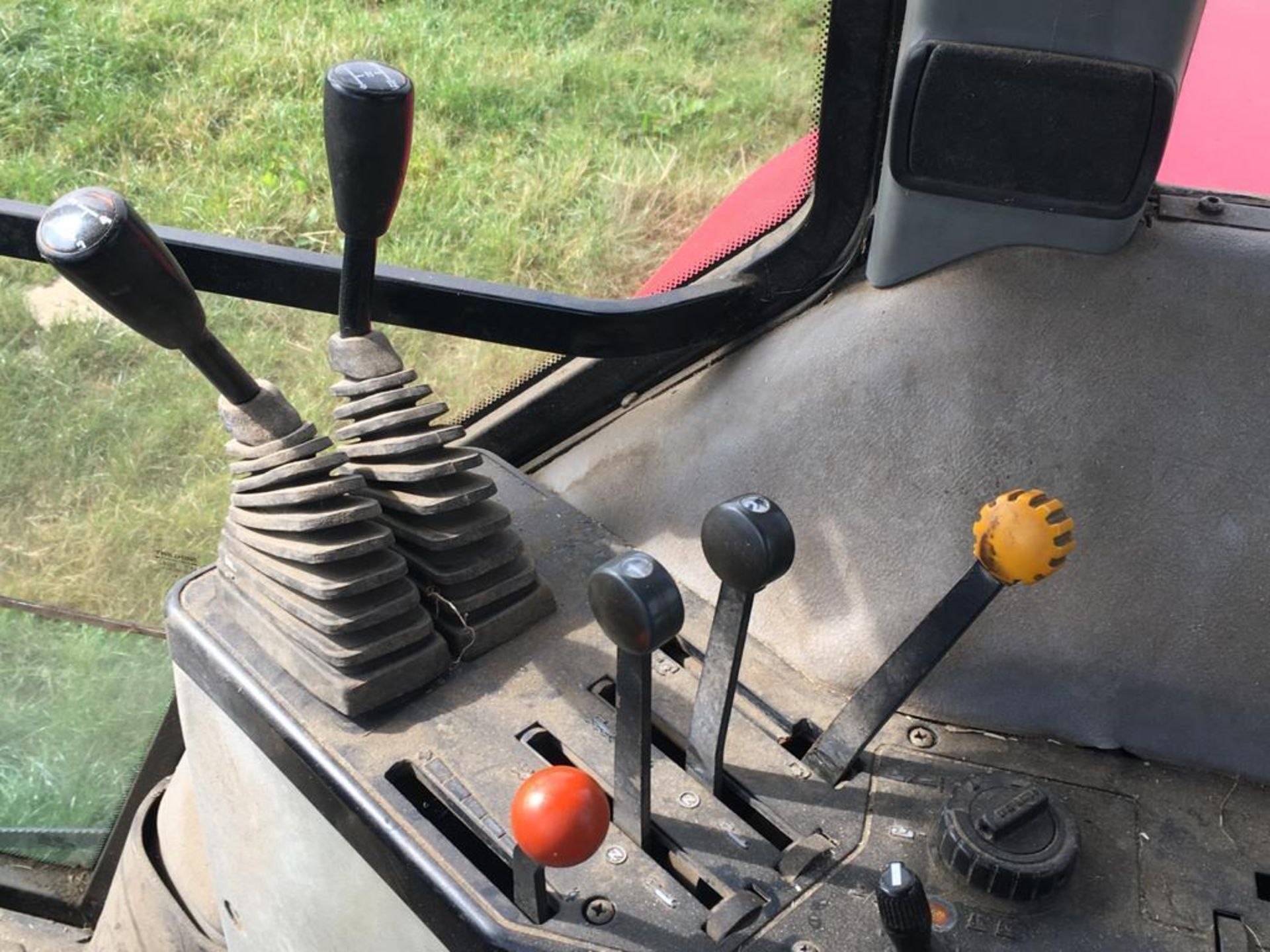 1995 Case International 5130 Maxxum Plus 4wd tractor with 2 manual spools and front wafer weights on - Image 16 of 16