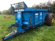 Bunning Lowlander 120 12t manure spreader with hydraulic brakes and rear discharge on 28-1R26 wheels