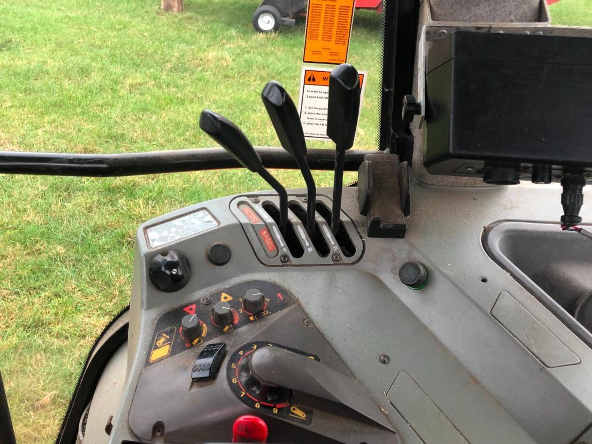 1996 Massey Ferguson 6180 Dynashift 4wd tractor with 3 manual spools and front wafer weights on 13.6 - Image 15 of 20