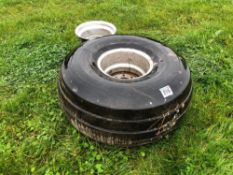 Single Goodyear 21.5L-16.1 tyre with 2 rims