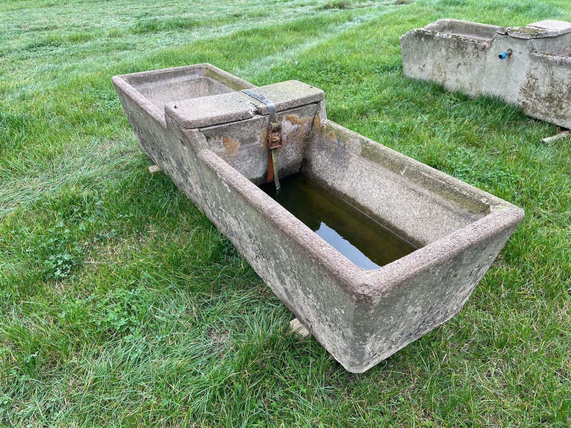 Concrete water trough - Image 2 of 2