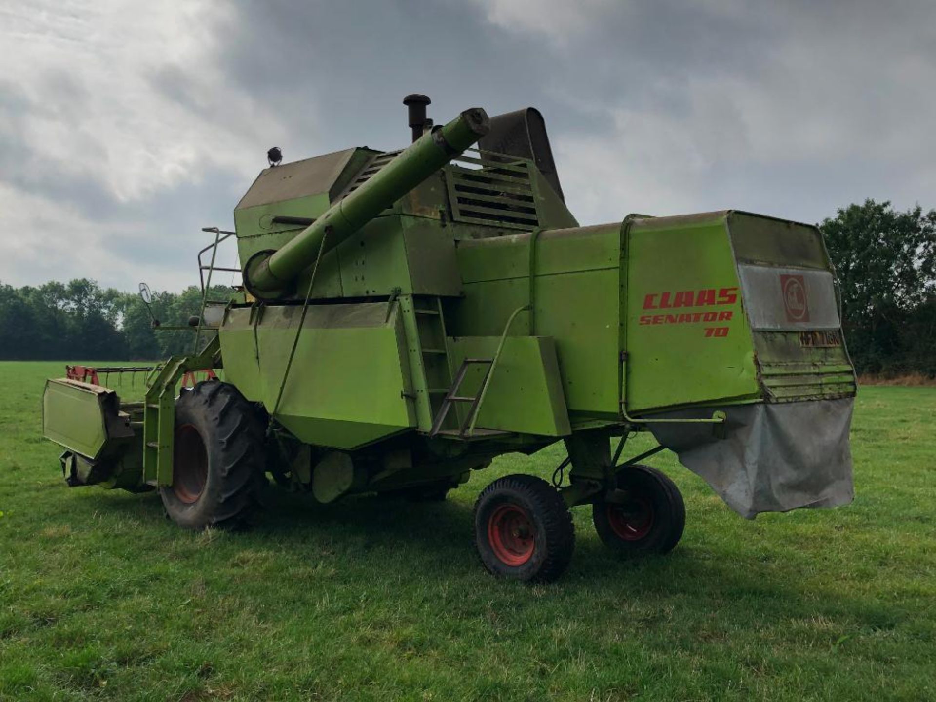 Claas Senator 70 combine harvester with 10ft header on 18.4/15-26 front wheels and tyres. No V5. Hou - Image 6 of 13