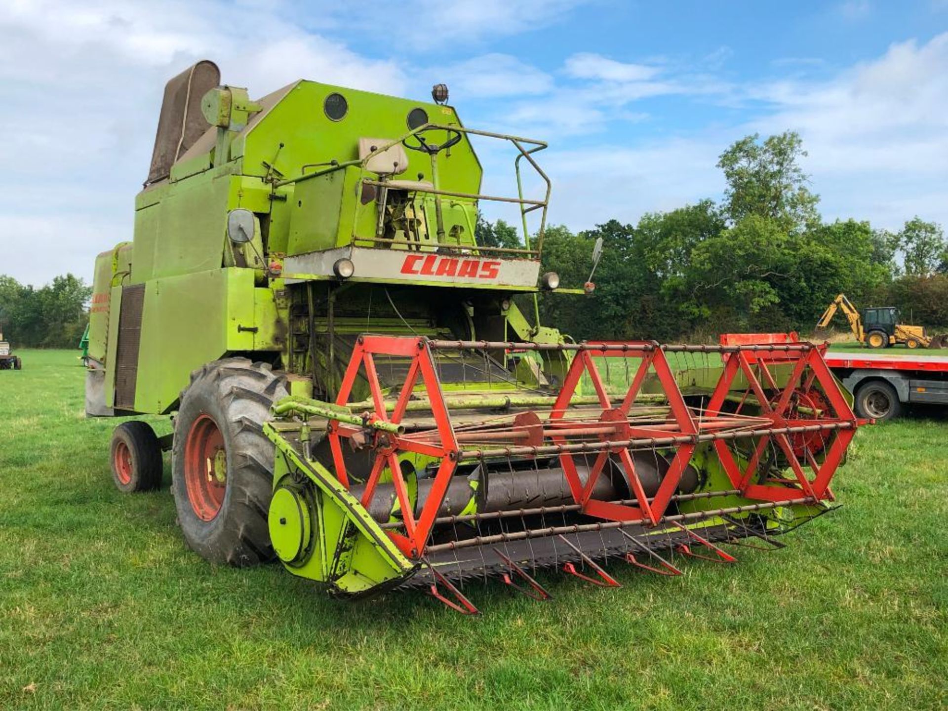 Claas Senator 70 combine harvester with 10ft header on 18.4/15-26 front wheels and tyres. No V5. Hou - Image 2 of 13