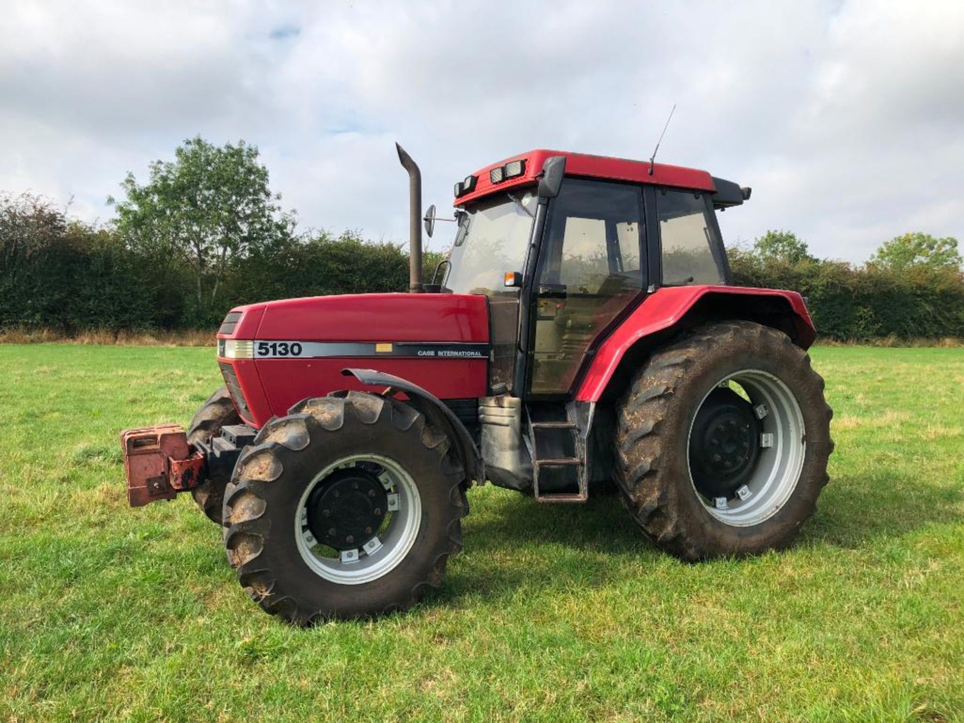 1995 Case International 5130 Maxxum Plus 4wd tractor with 2 manual spools and front wafer weights on - Image 5 of 16