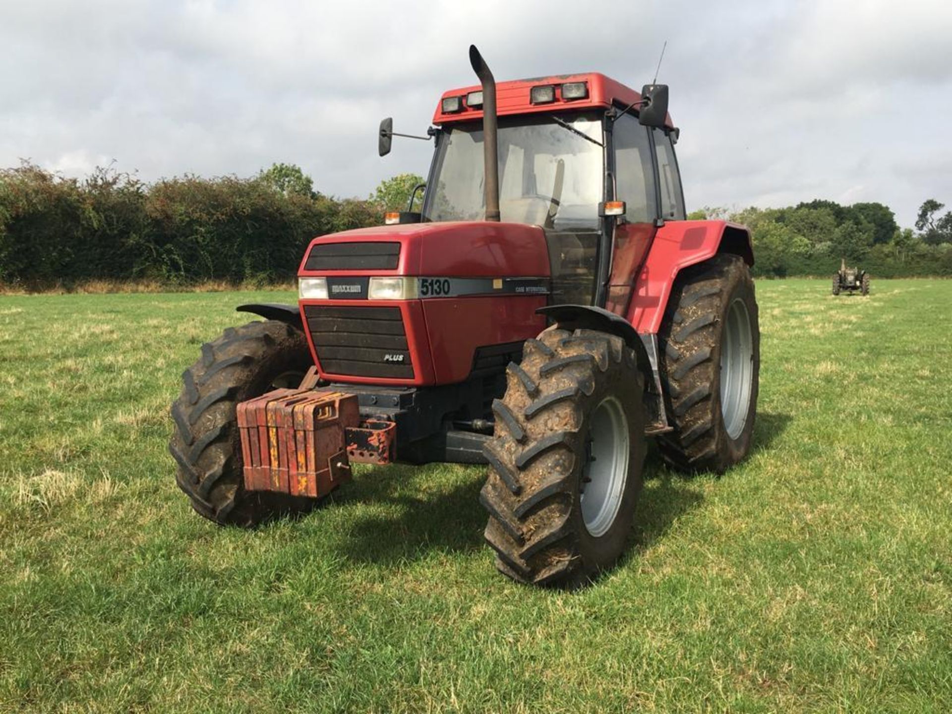 1995 Case International 5130 Maxxum Plus 4wd tractor with 2 manual spools and front wafer weights on - Image 11 of 16