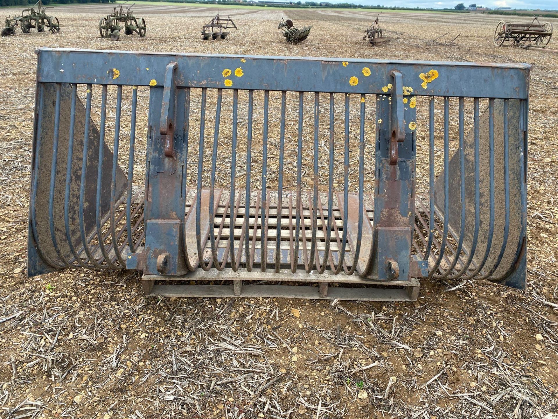 Strimech beet bucket with JCB brackets - Image 5 of 5