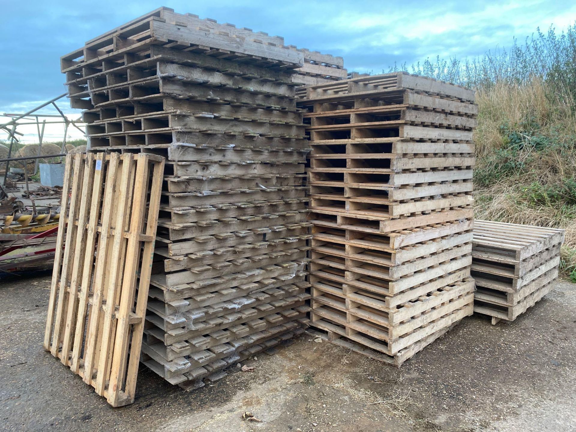 Qty of pallets - Image 2 of 2