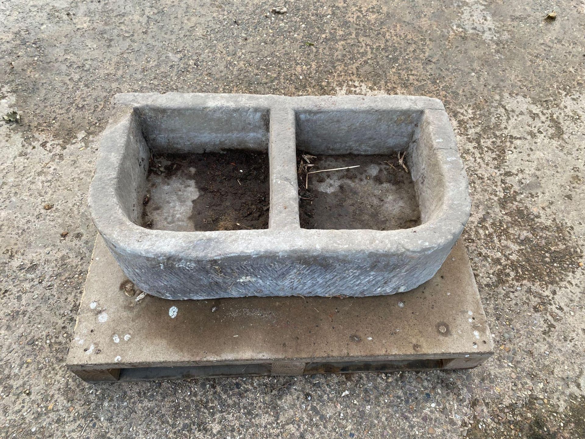 Stone trough - Image 2 of 2