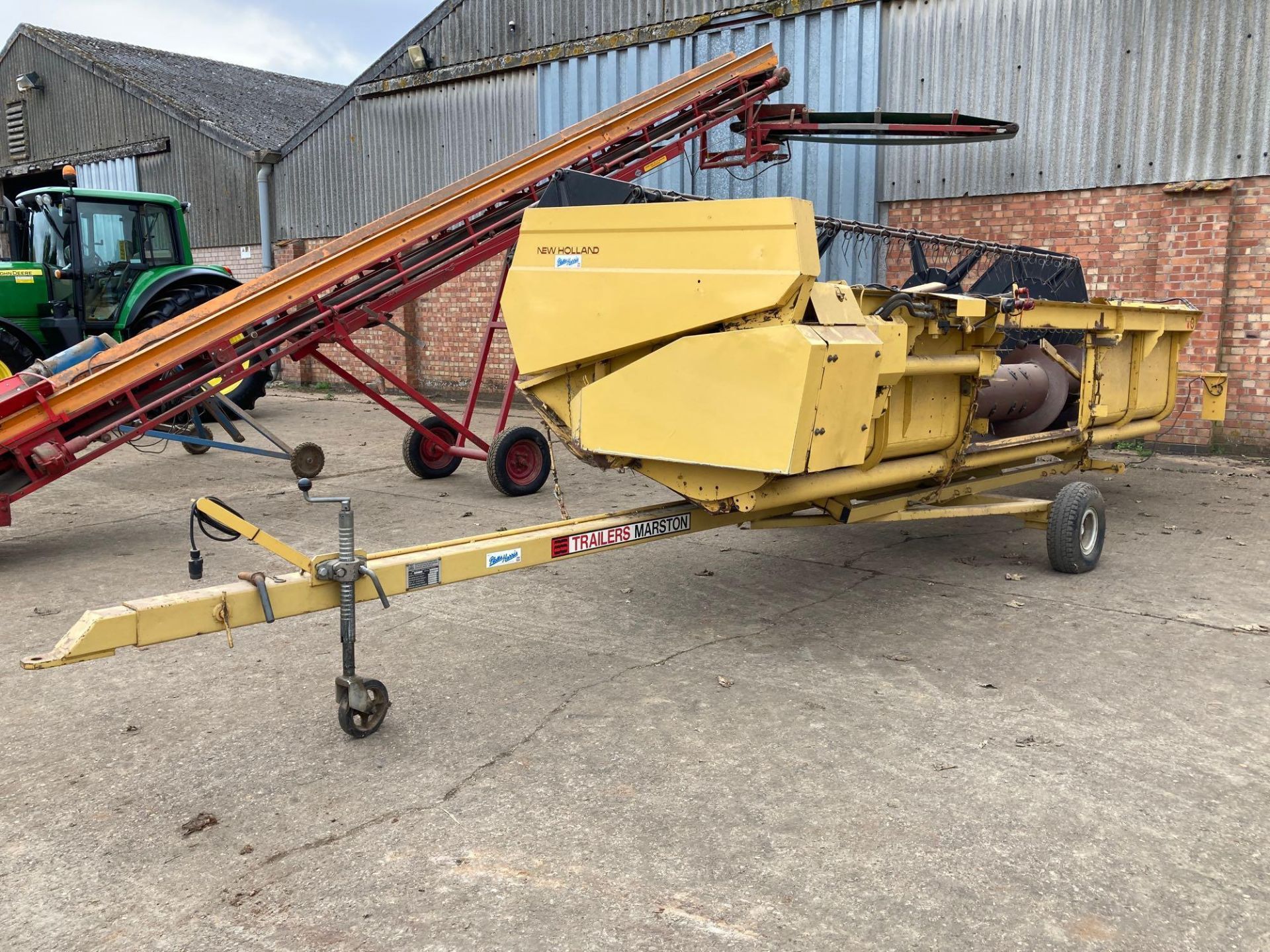 1990 New Holland TX34, 17ft header, on Goodyear 23.1-30 front and 13/65-18 rear wheels & tyres, Reg - Image 33 of 35