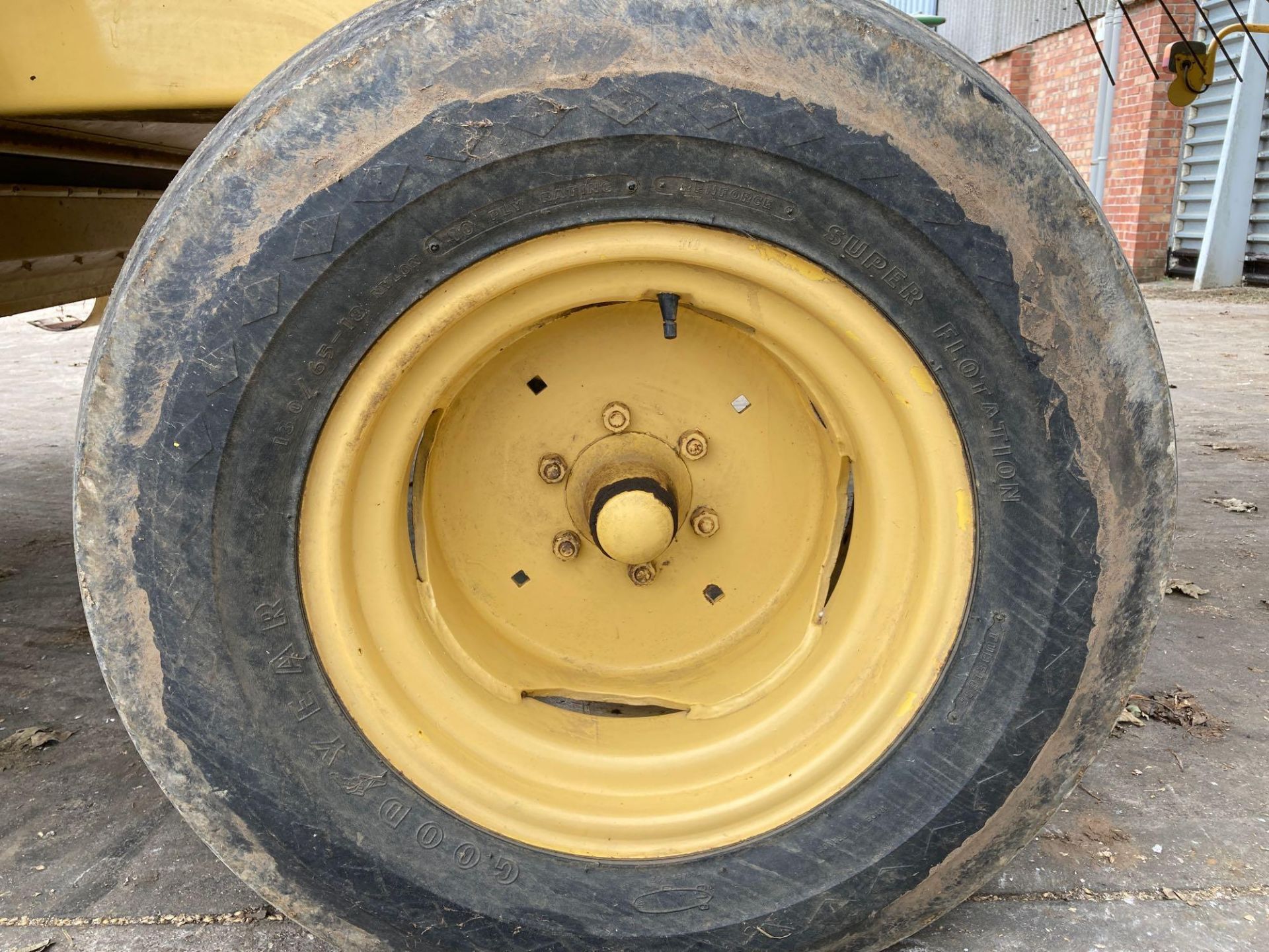 1990 New Holland TX34, 17ft header, on Goodyear 23.1-30 front and 13/65-18 rear wheels & tyres, Reg - Image 23 of 35