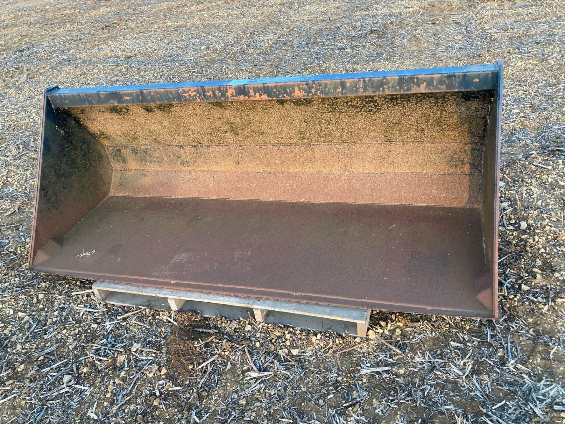 T & J Fletcher gravel bucket c/w JCB Q fit brackets