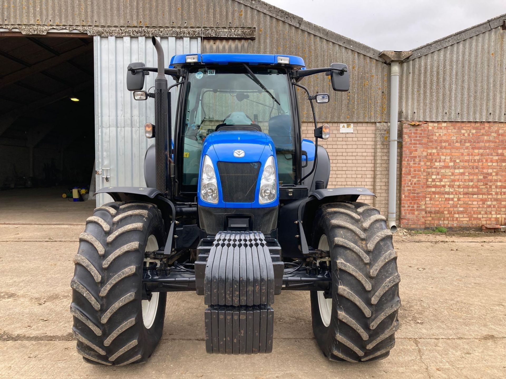 2010 New Holland T6070 tractor, 40kph, 16 speed, electroshift, with 3 rear spools, front axle and ca