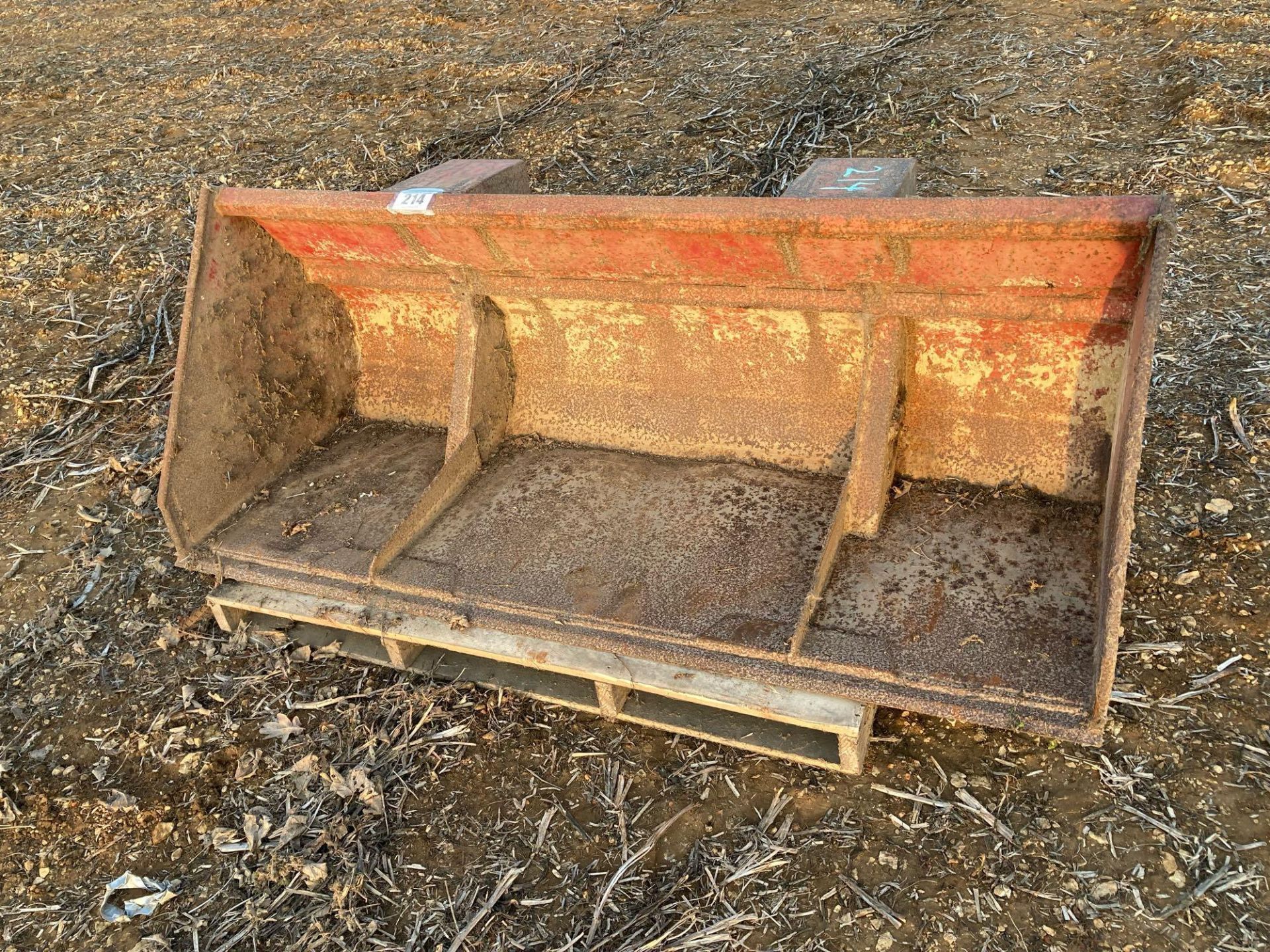 Bucket for front end loader with Euro brackets