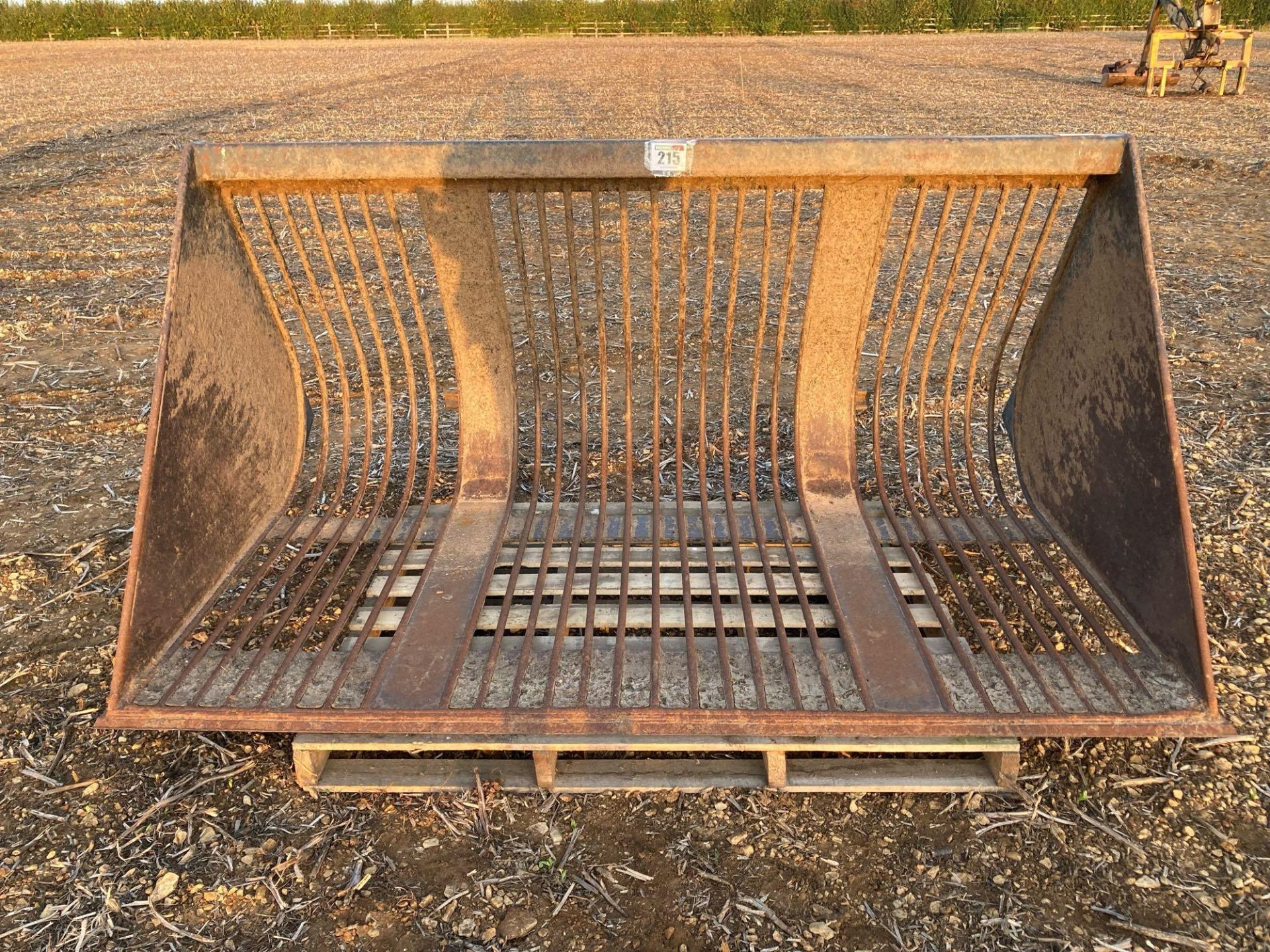 Strimech beet bucket with JCB brackets - Image 3 of 5